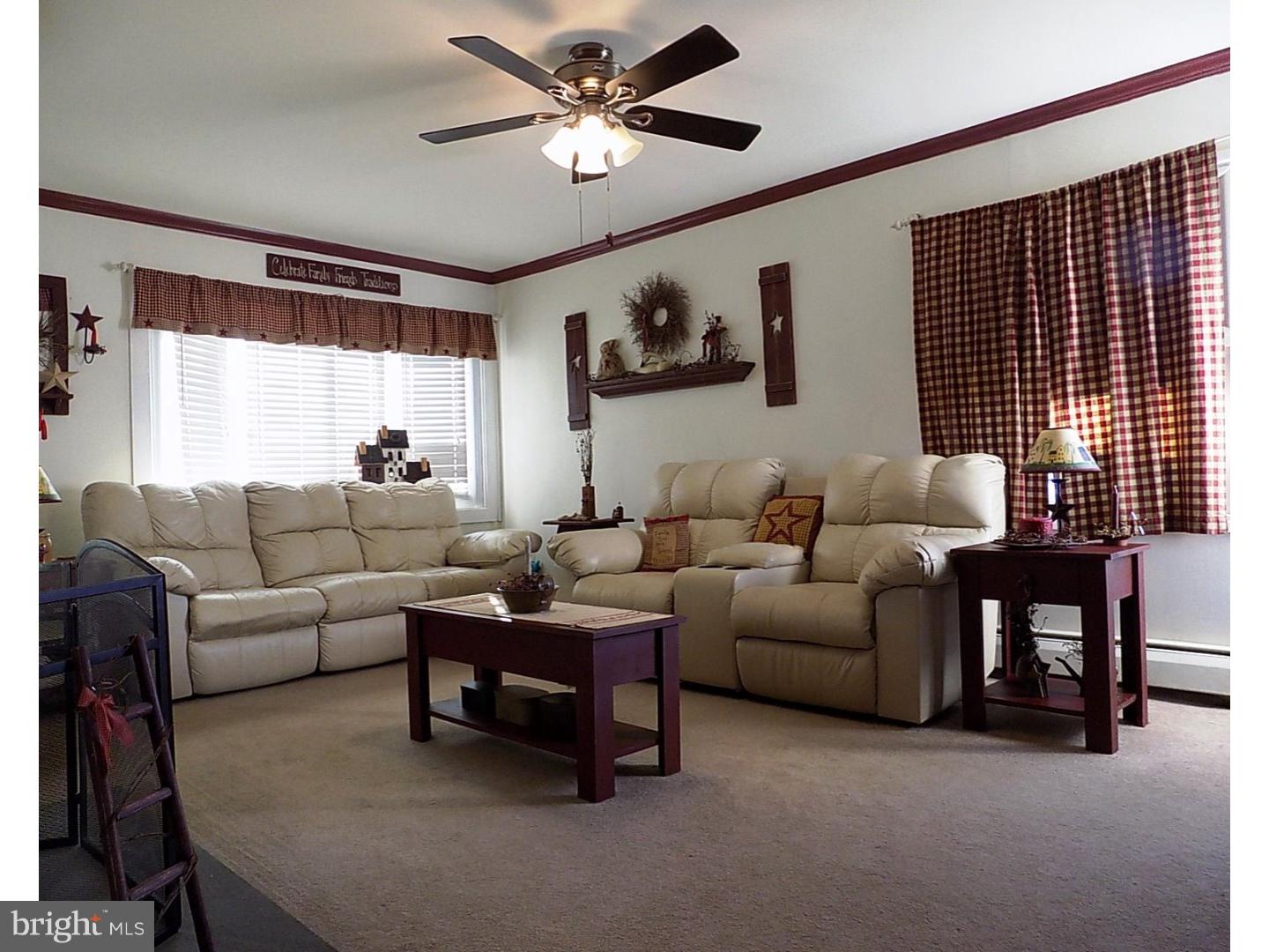 40 Goodturn Road Levittown, PA 19057 - Photo 4 of 20 Living Room
