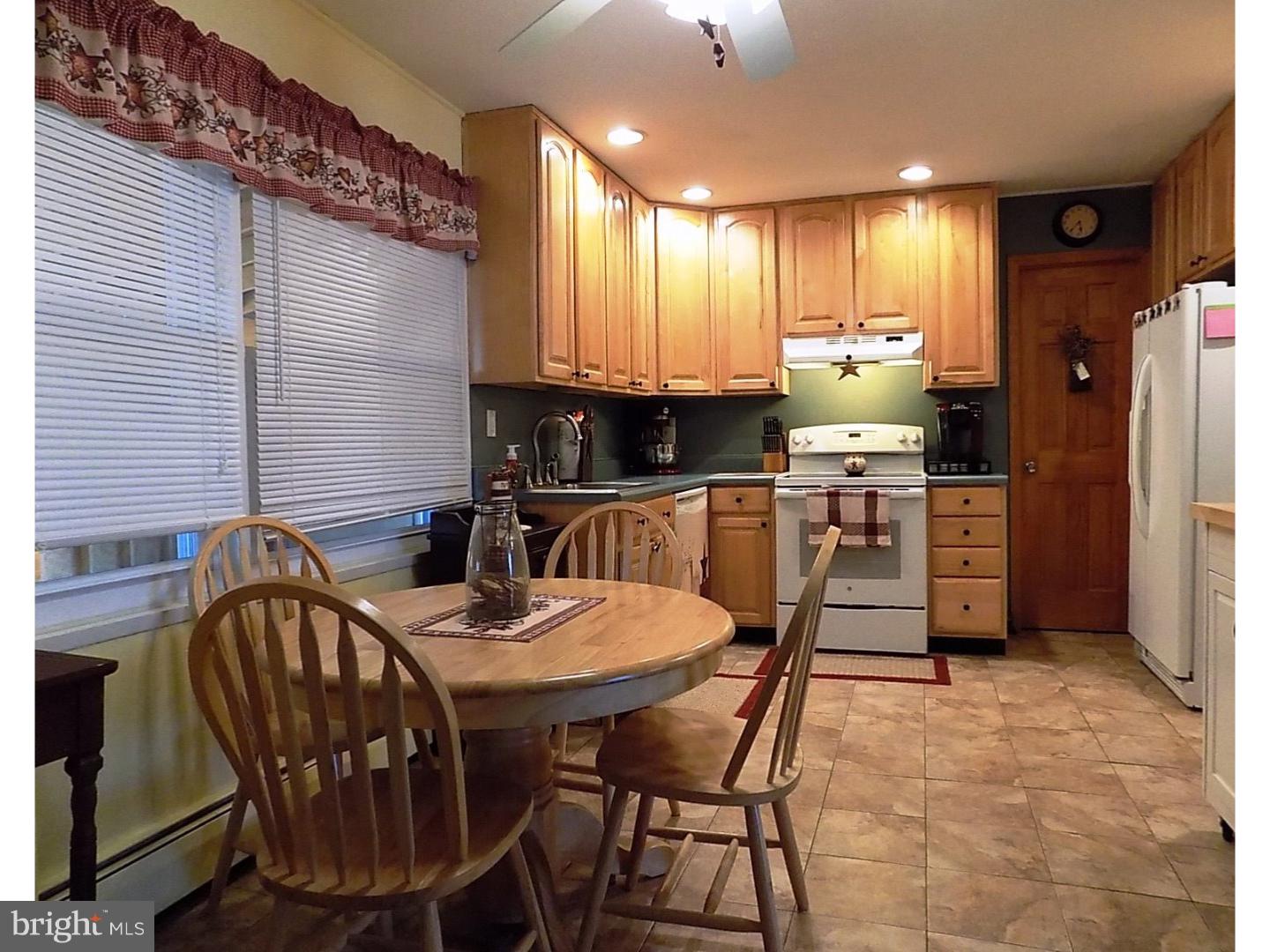 40 Goodturn Road Levittown, PA 19057 - Photo 5 of 20 Kitchen