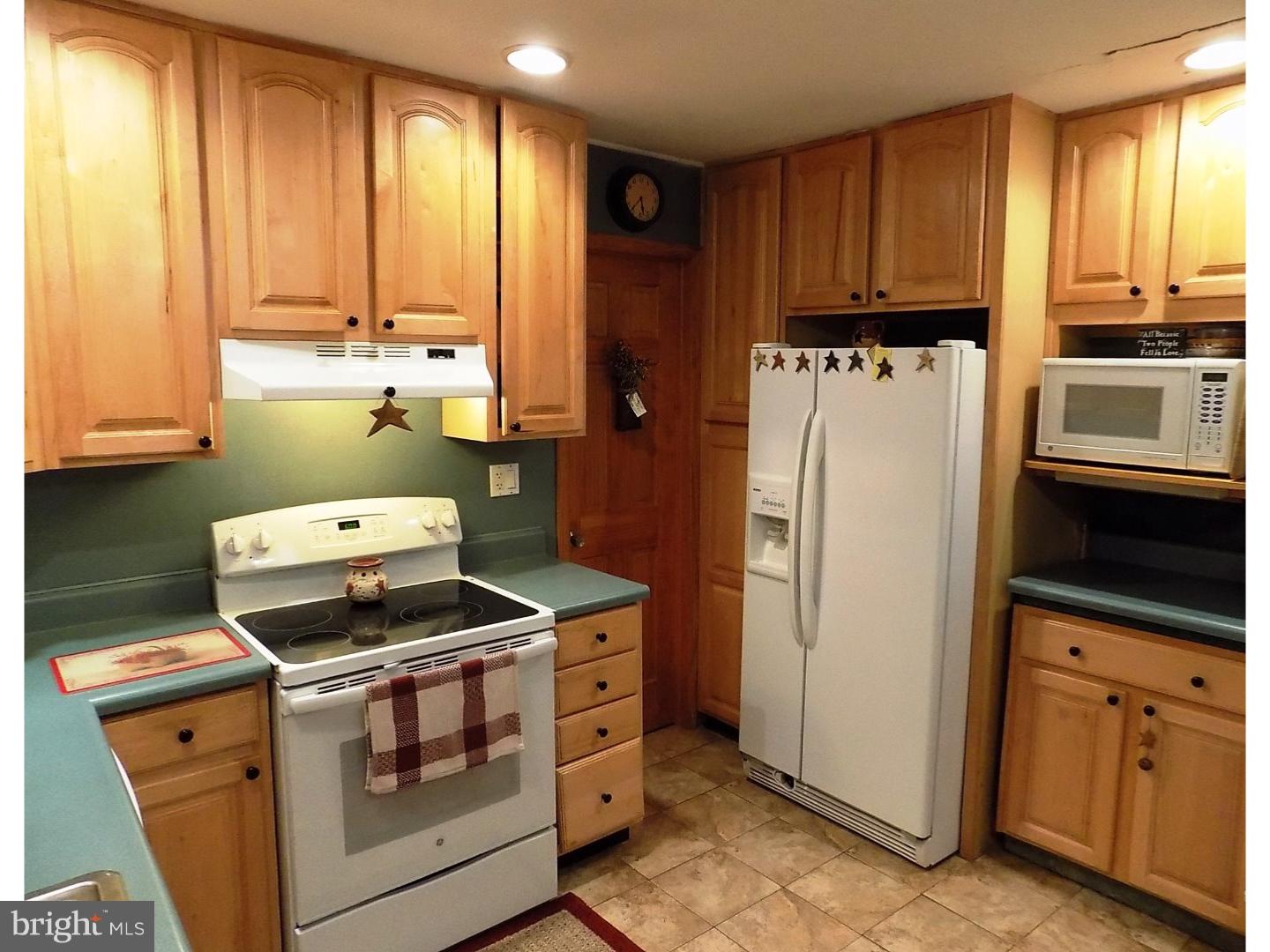 40 Goodturn Road Levittown, PA 19057 - Photo 7 of 20 Kitchen
