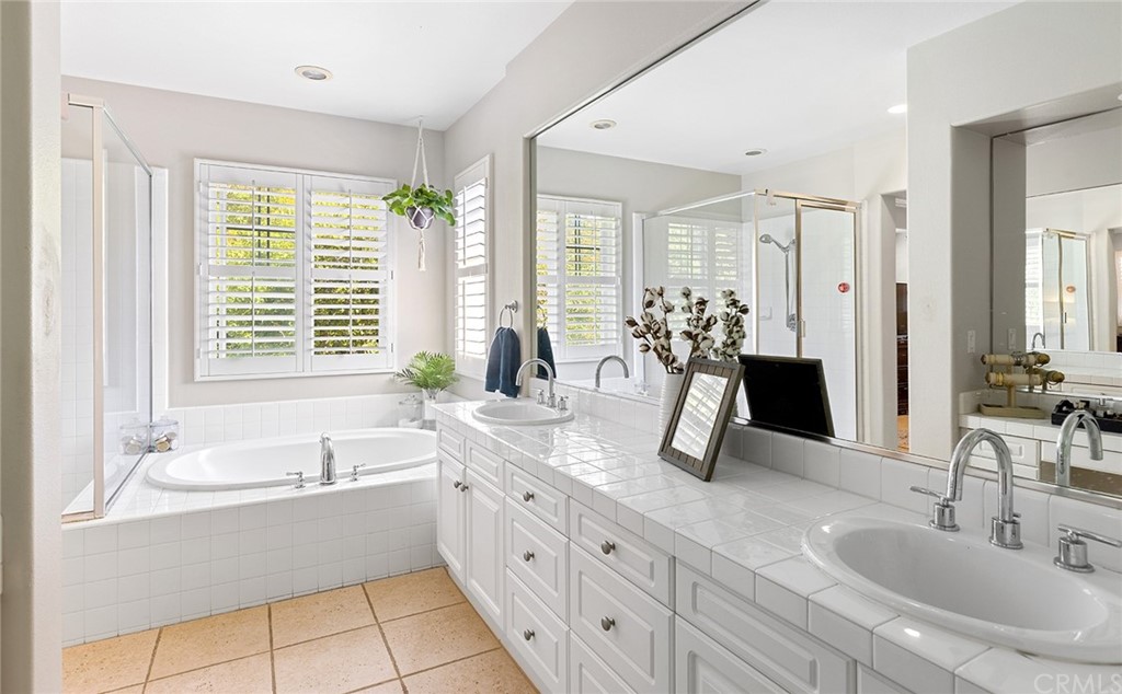 6 Pomegranate Street Ladera Ranch, CA 92694 - Photo 17 of 40 a spacious bathroom with a bathtub and a sink