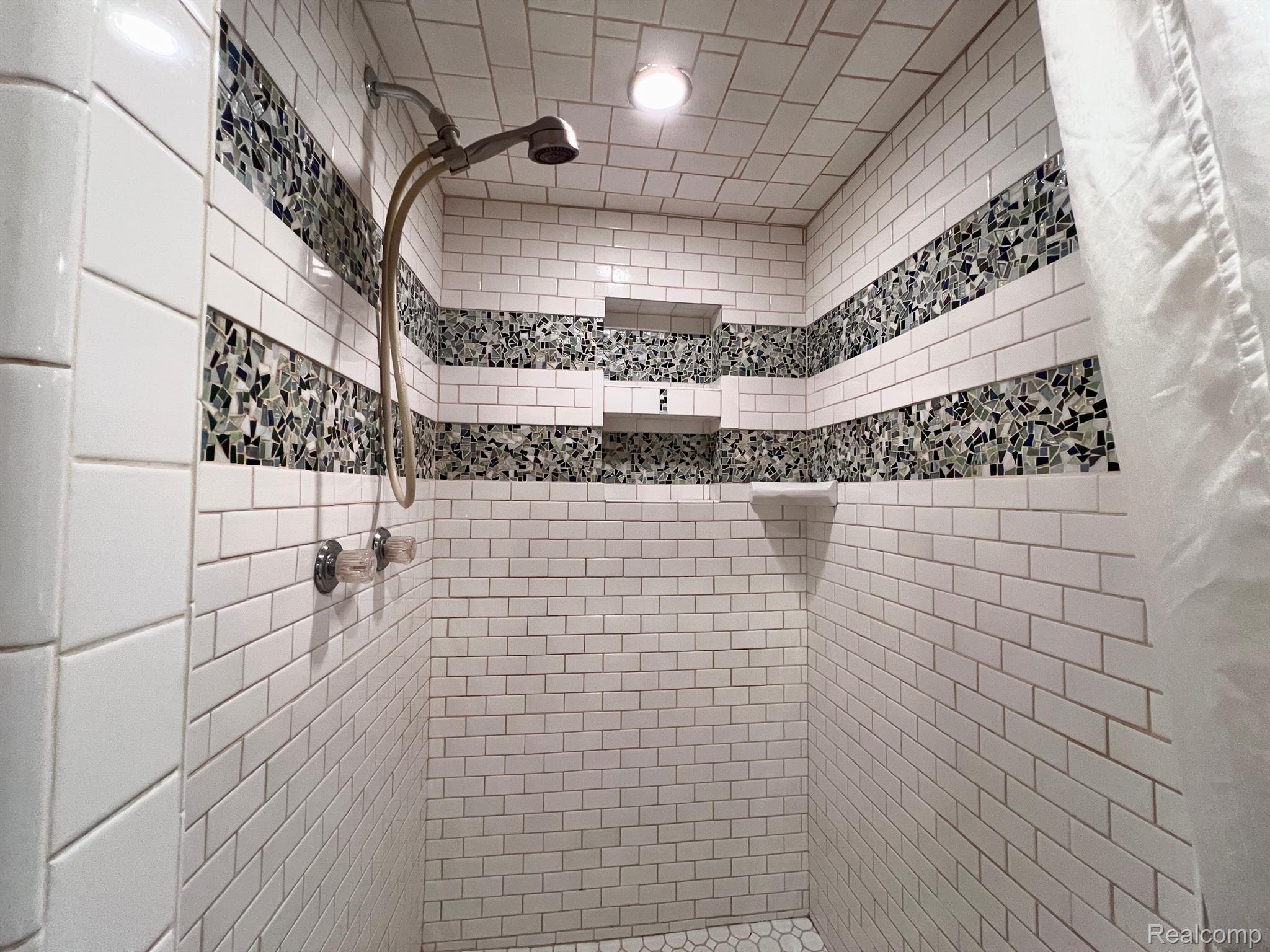8488 Harding Street Center Line, MI 48015 - Photo 38 of 42 Gallery Image 38