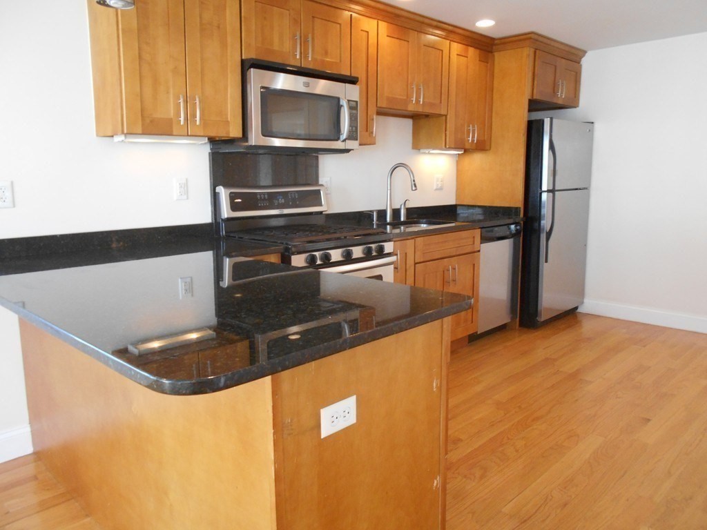 4 Ropes Street, Unit 3 Salem, MA 01970 - Photo 4 of 11