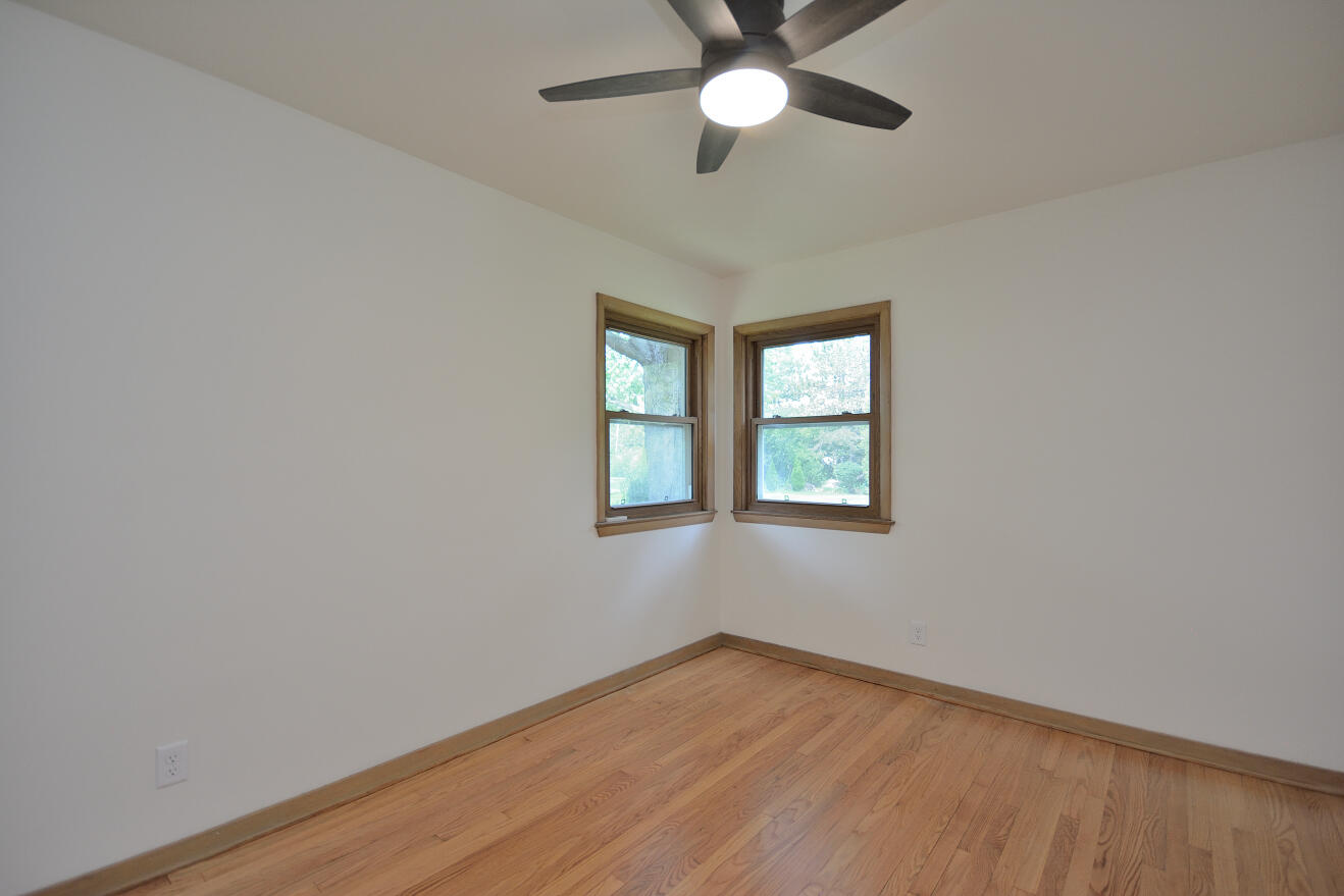 3122 West Rochelle Avenue Glendale, WI 53209 - Photo 9 of 25 BR 2