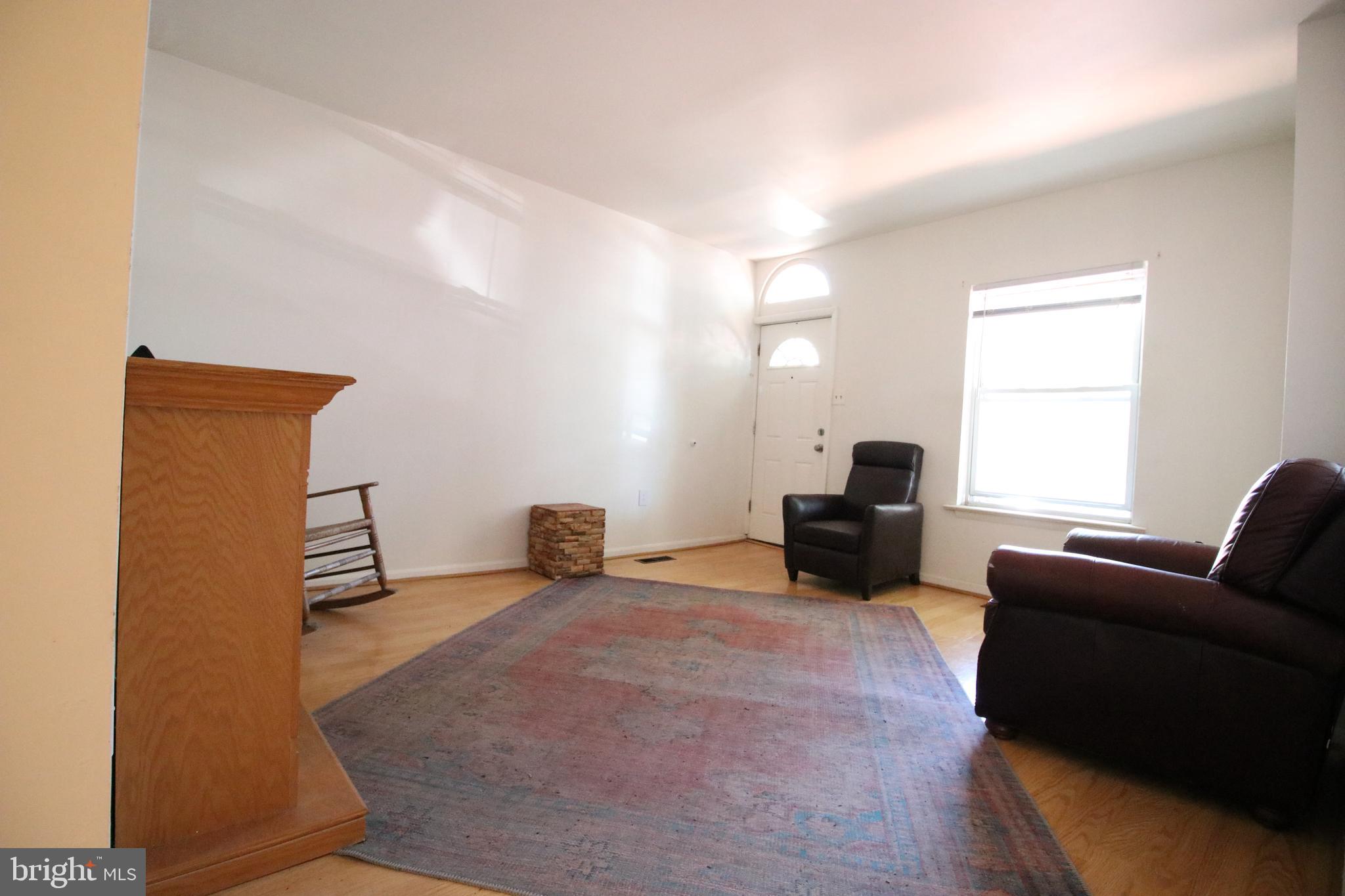 32 Bates Street Northwest Washington, DC 20001 - Photo 21 of 31 Unit B Living Room