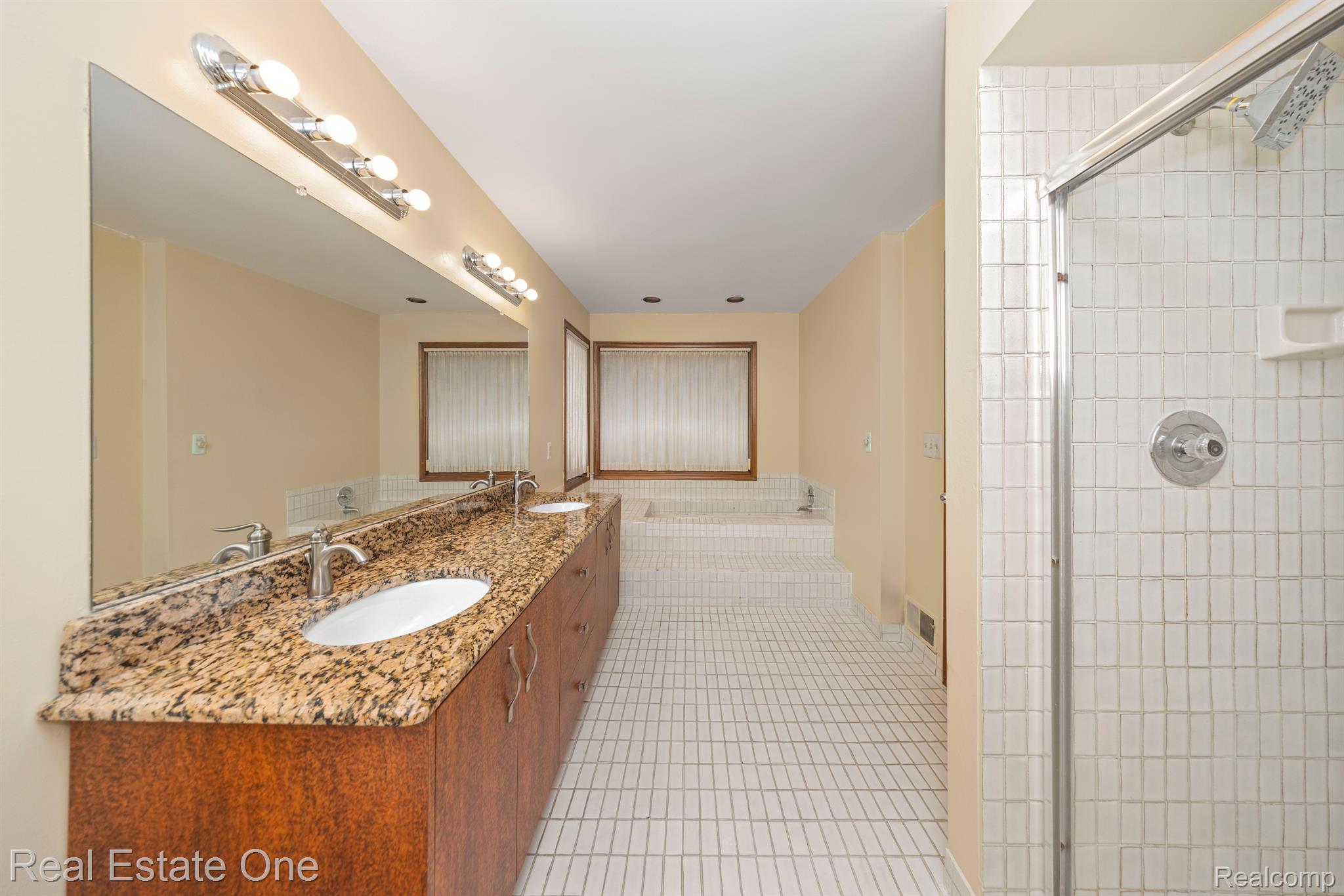 30971 Country Ridge Circle Farmington, MI 48331 - Photo 23 of 47 MSTR BATHRM W/HIS AND HER SINK GRANITE COUNTERTOPS
