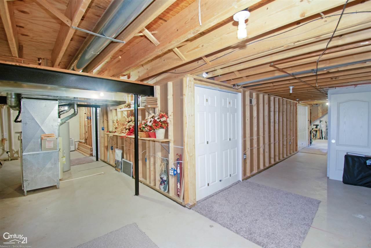 34349 Country Meadow Road New Baltimore, MI 48047 - Photo 37 of 37 31389832-36.JPG