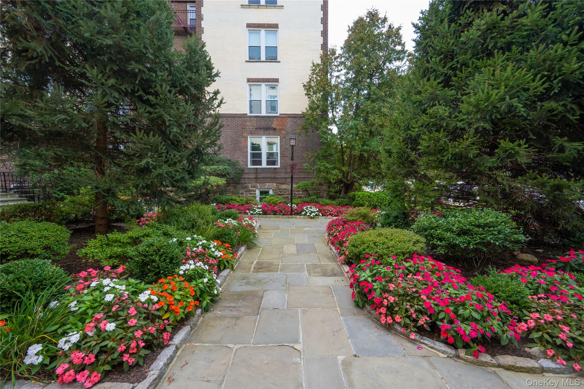 1468 Midland Avenue, Unit 4D Bronxville, NY 10708 - Photo 2 of 24 View of property's community