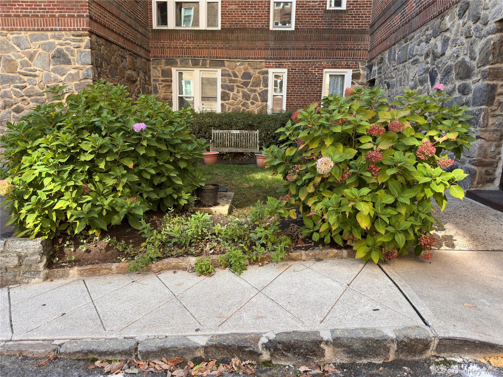 1468 Midland Avenue, Unit 4D Bronxville, NY 10708 - Photo 23 of 24 View of yard