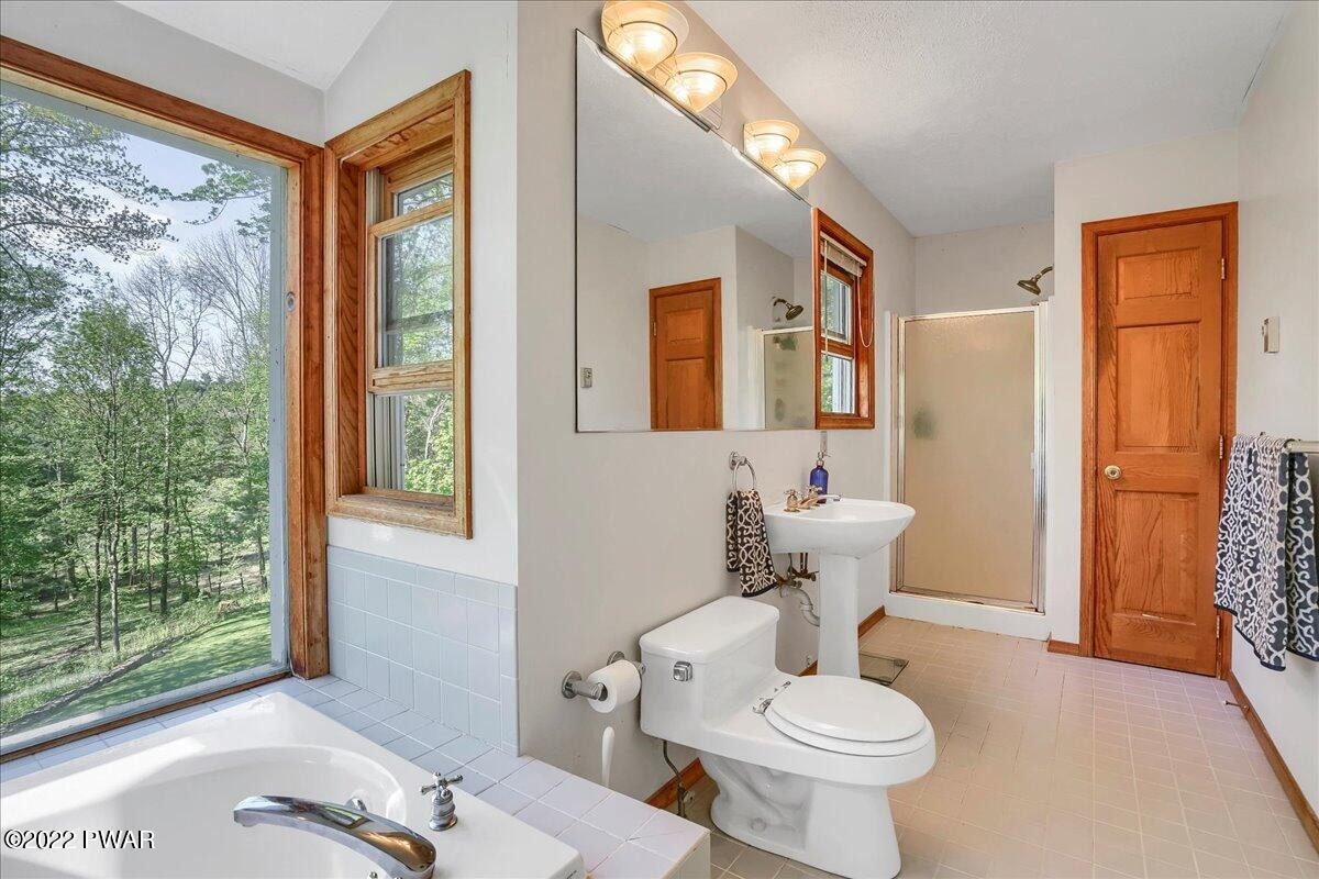 435 Raymondskill Road Milford, PA 18337 - Photo 17 of 59 Primary Bath