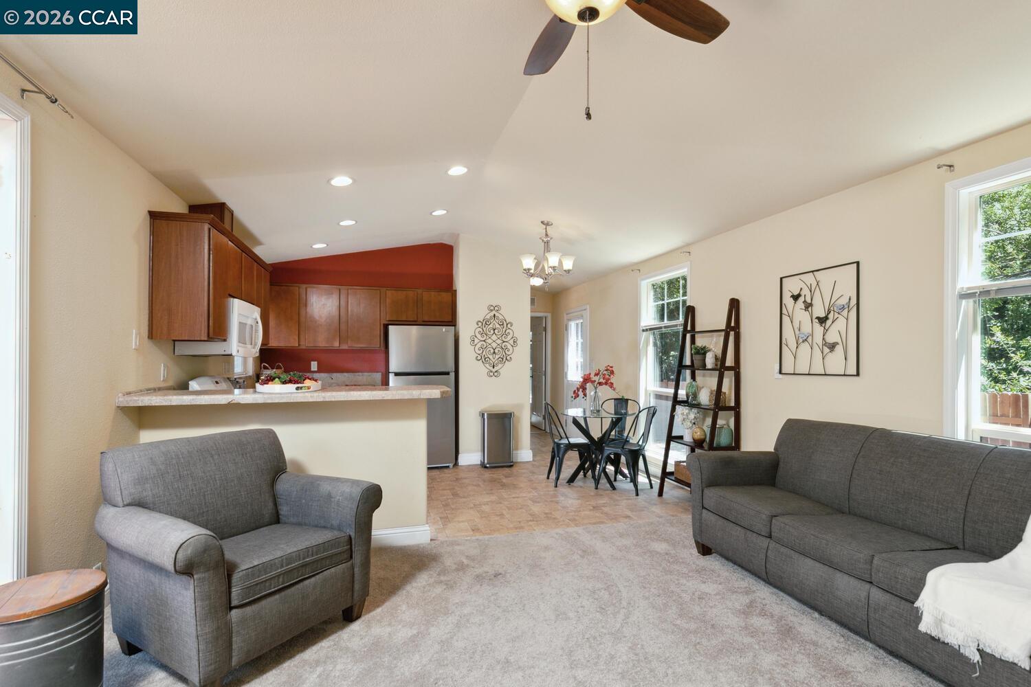 60 Hampton Road Martinez, CA 94553 - Photo 14 of 39