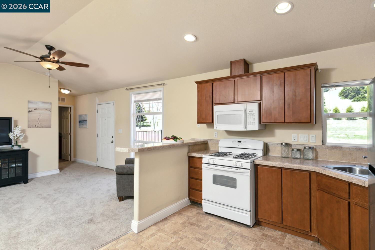 60 Hampton Road Martinez, CA 94553 - Photo 17 of 39