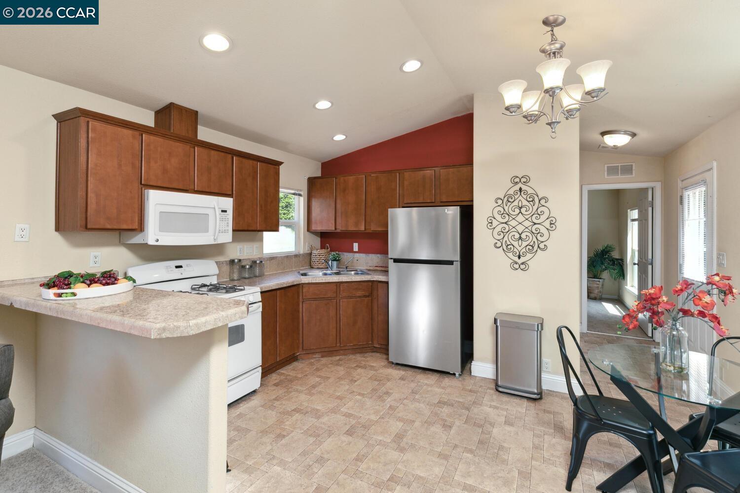 60 Hampton Road Martinez, CA 94553 - Photo 18 of 39