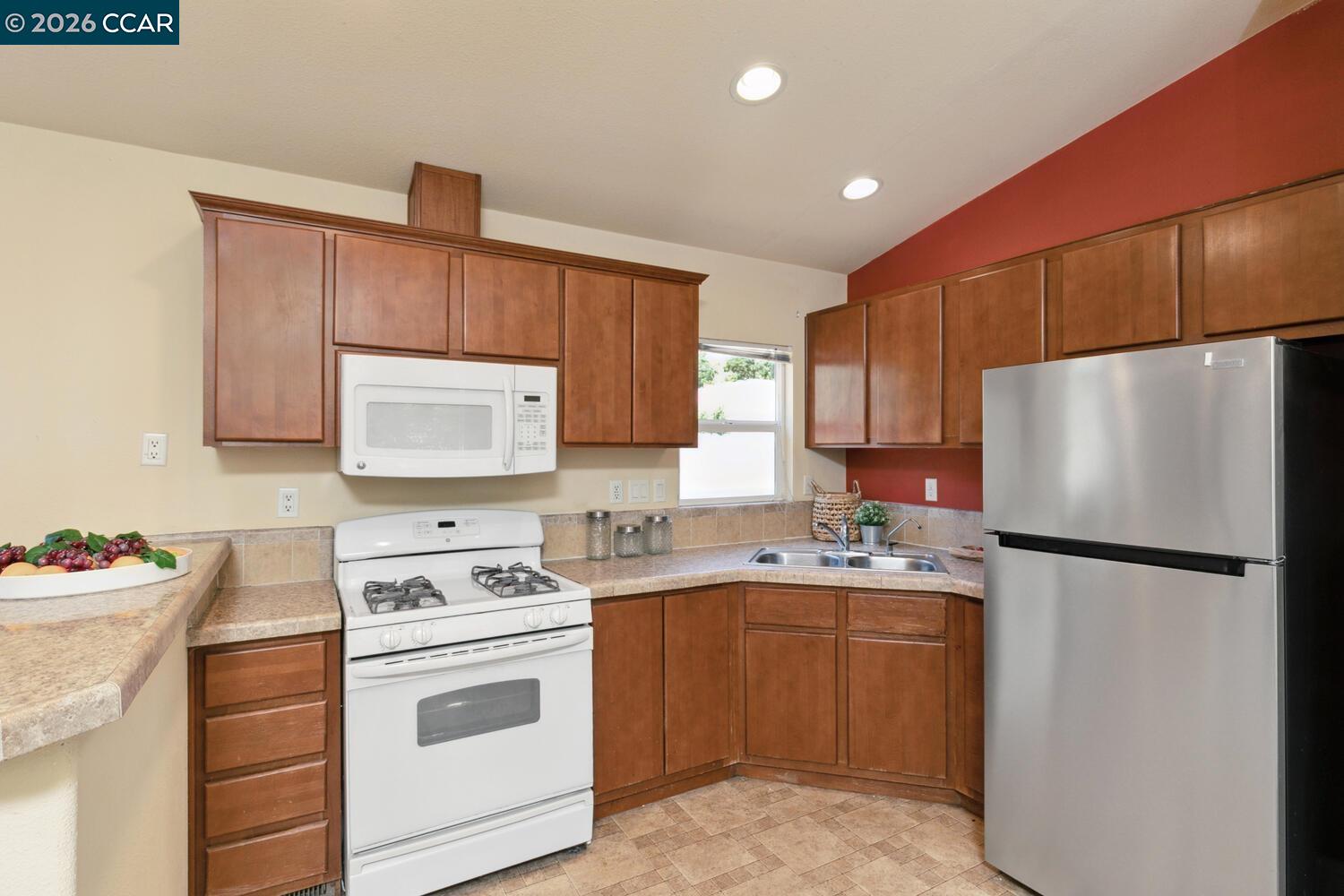 60 Hampton Road Martinez, CA 94553 - Photo 19 of 39