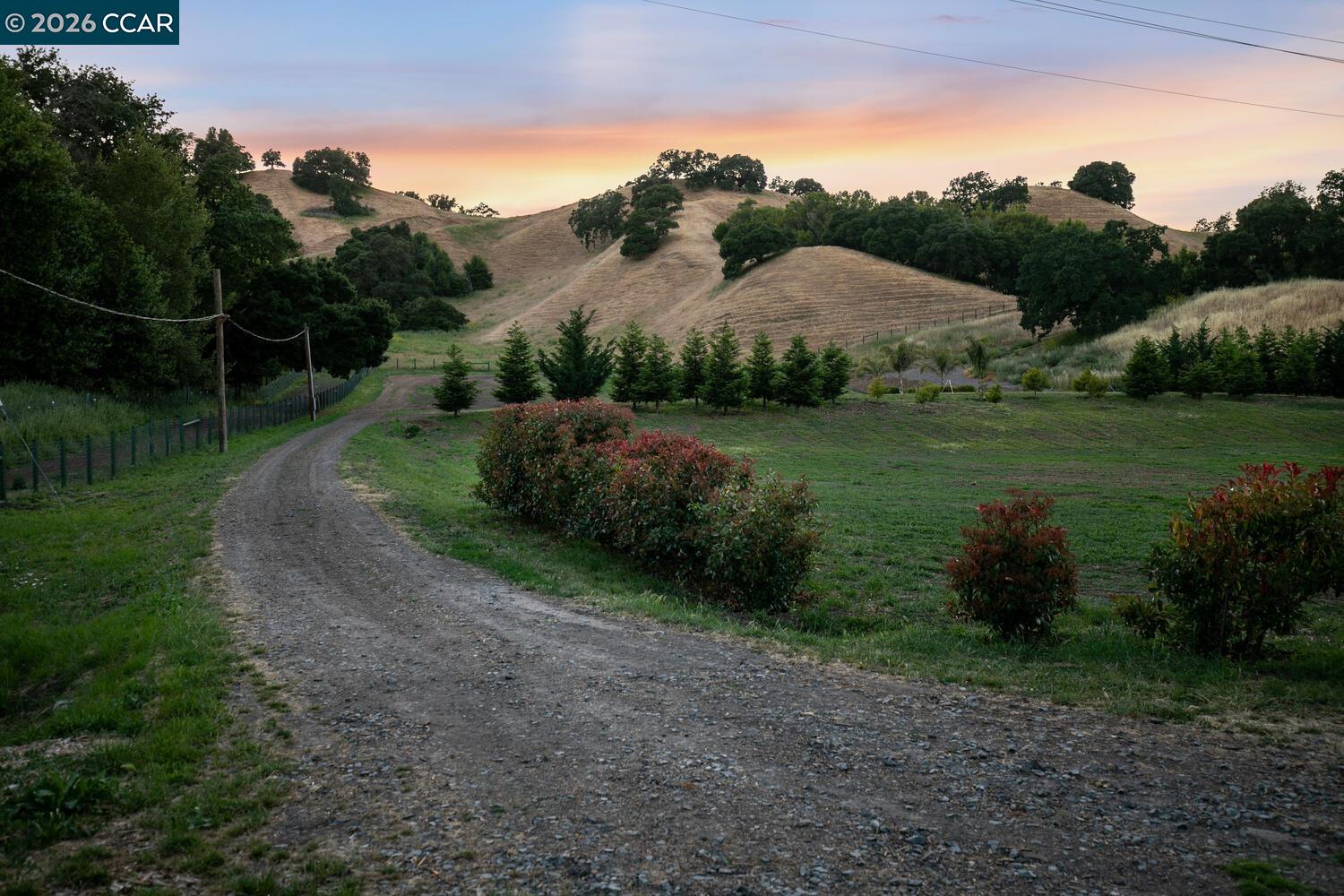 60 Hampton Road Martinez, CA 94553 - Photo 3 of 39