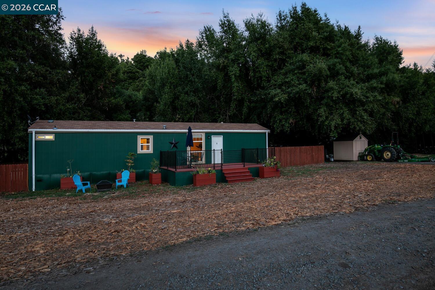 60 Hampton Road Martinez, CA 94553 - Photo 4 of 39