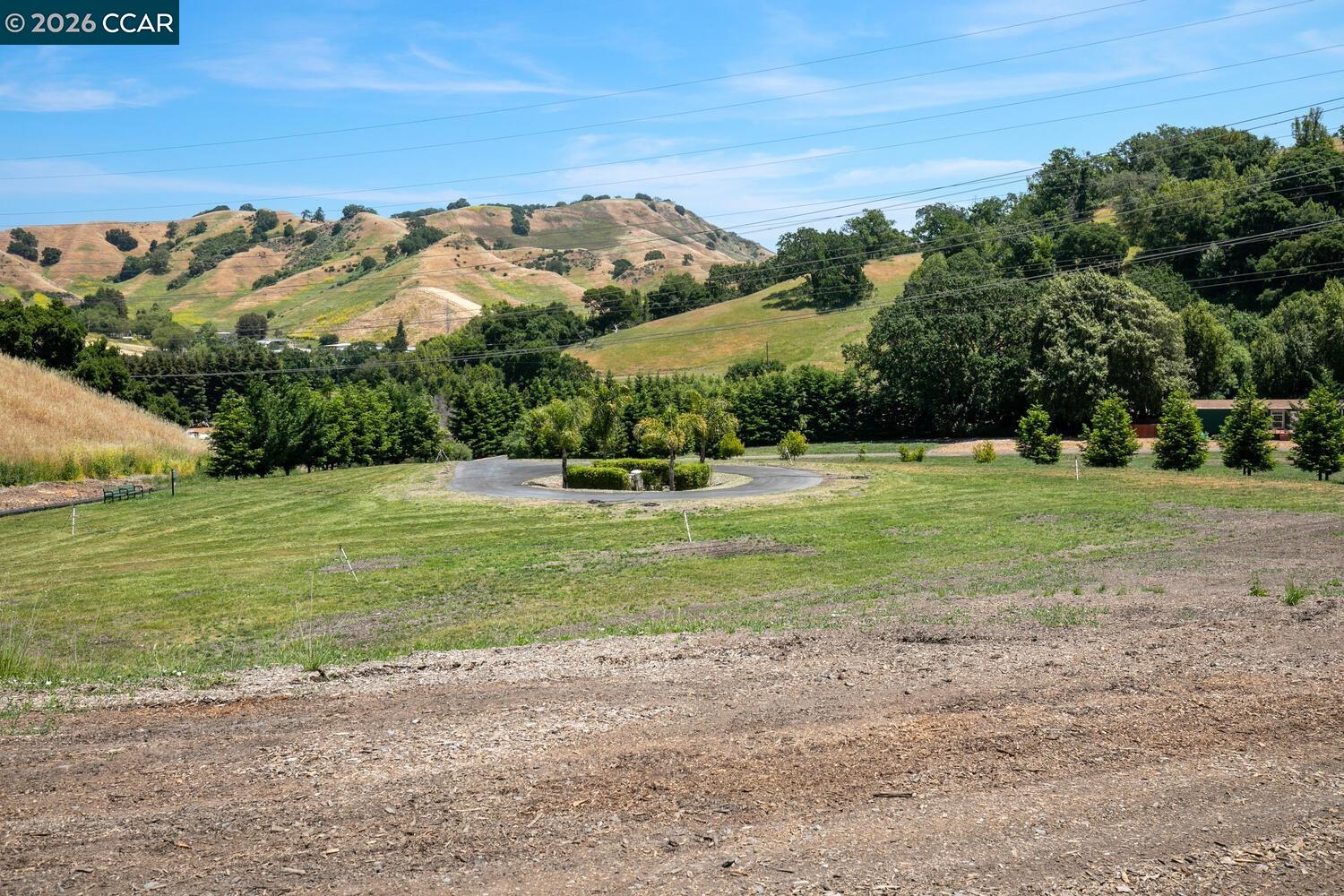 60 Hampton Road Martinez, CA 94553 - Photo 7 of 39