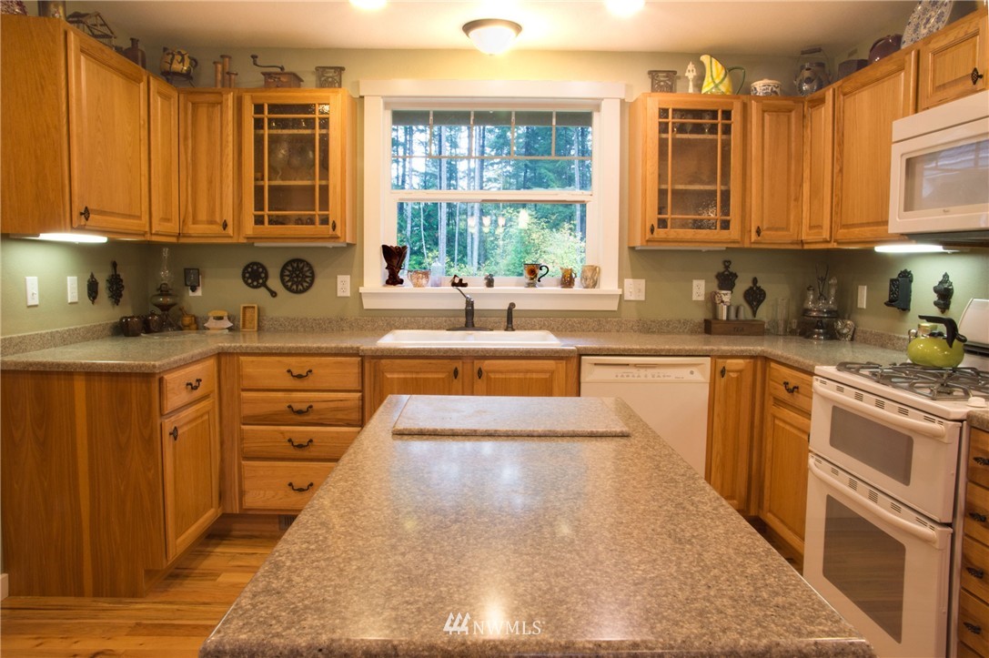 9938 Jones Road Southwest Olympia, WA 98512 - Photo 9 of 16 Gallery Image 9