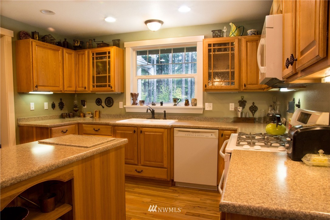 9938 Jones Road Southwest Olympia, WA 98512 - Photo 10 of 16 Gallery Image 10