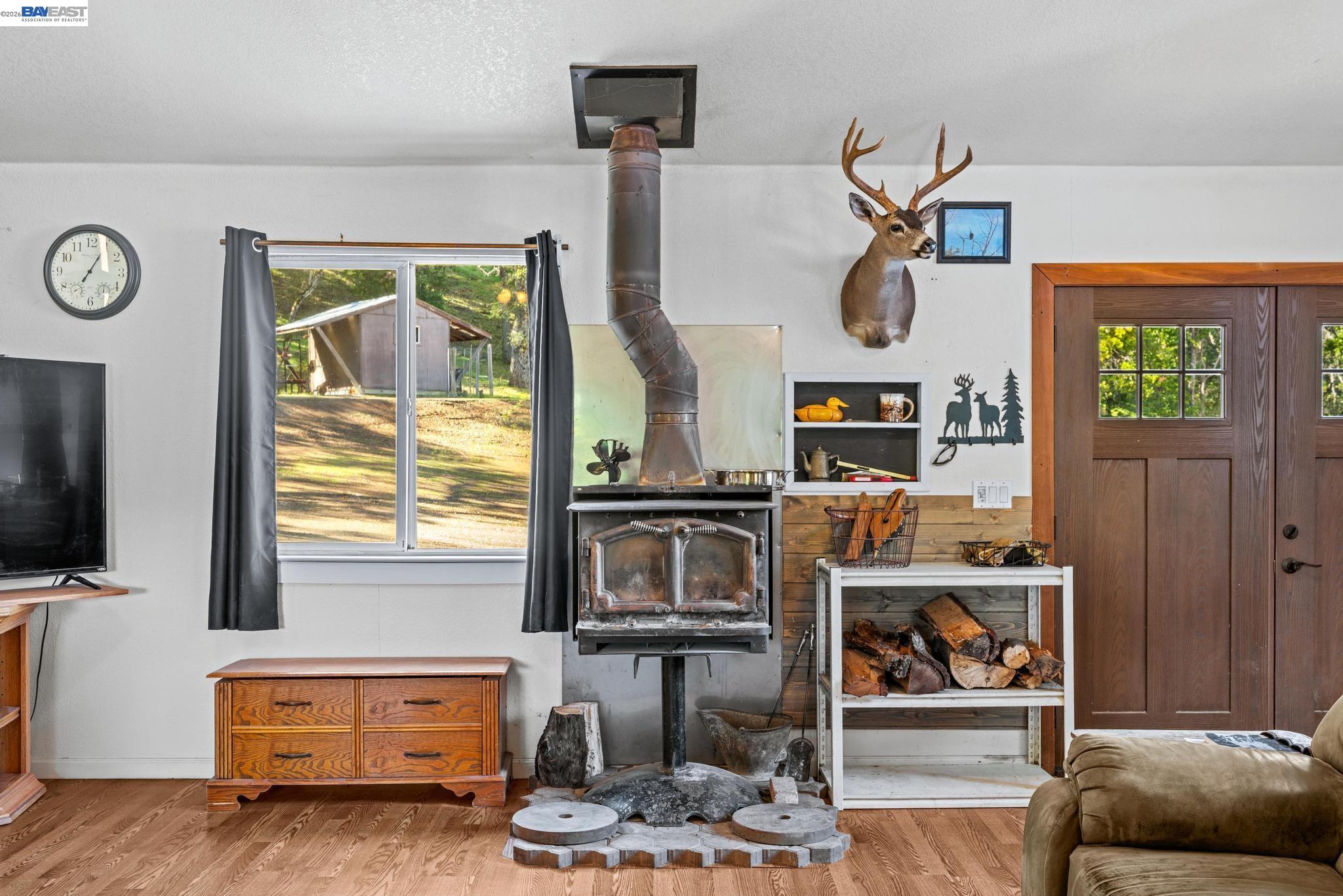 7777 Del Valle Road Livermore, CA 94550 - Photo 15 of 60 a living room with furniture and a flat screen tv