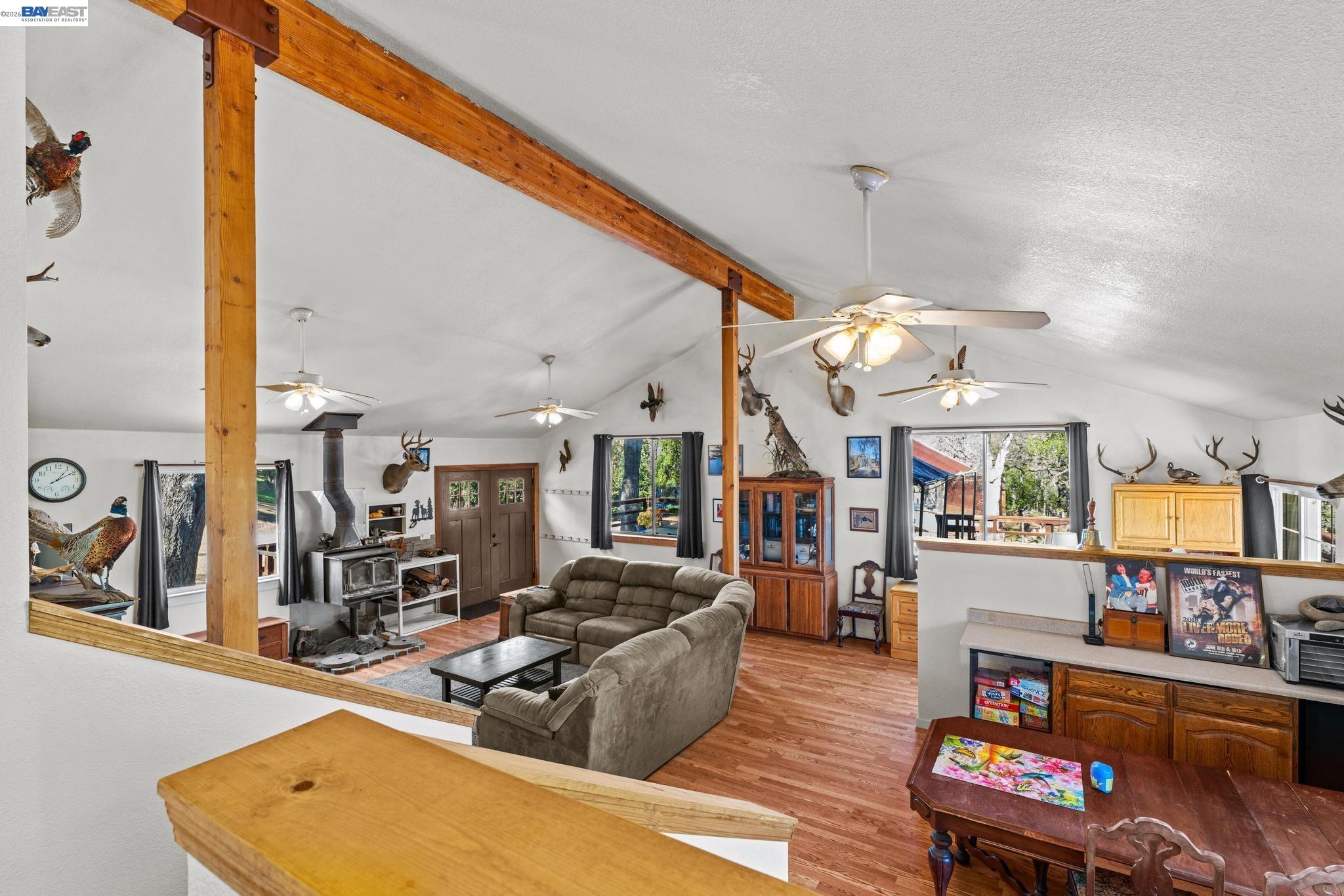 7777 Del Valle Road Livermore, CA 94550 - Photo 20 of 60 a living room with furniture and a flat screen tv
