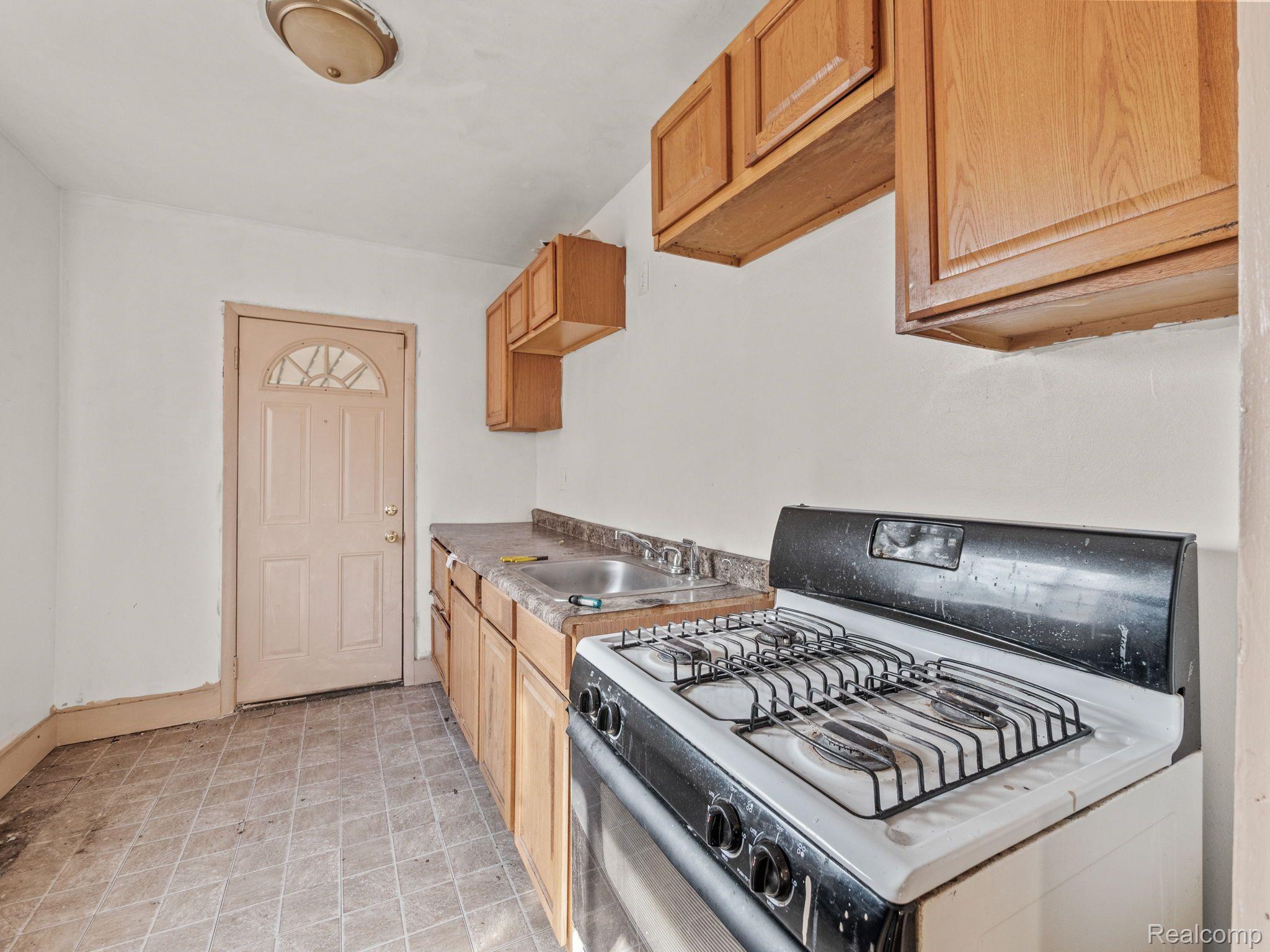 15439 Burt Road Detroit, MI 48223 - Photo 2 of 27 Gallery Image 2