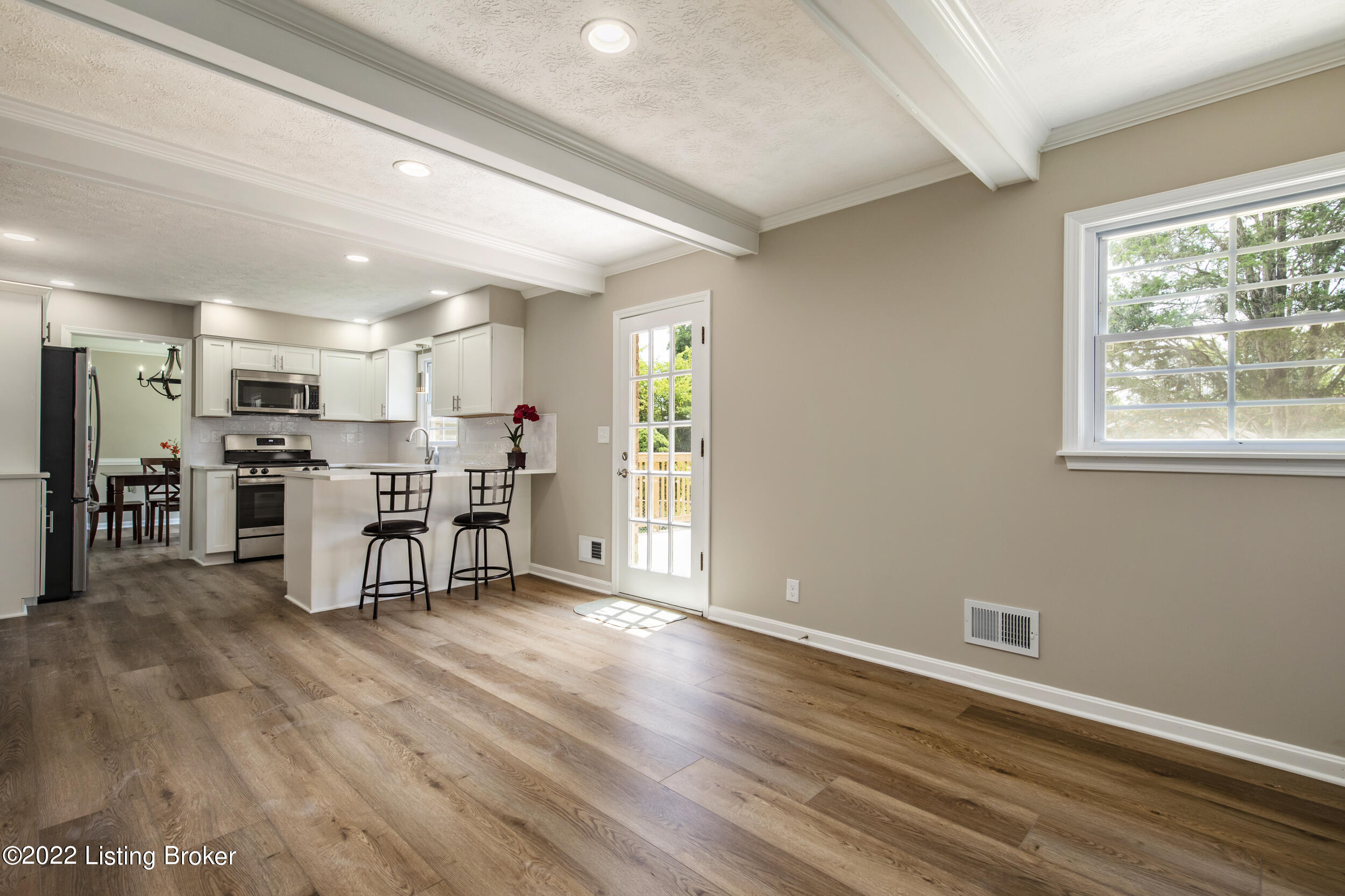1006 Chesham Road Louisville, KY 40207 - Photo 10 of 42 10-great rm and kitchen