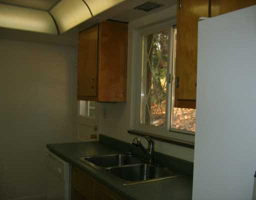 2509 Collins Road Pittsburgh, PA 15235 - Photo 6 of 8 Kitchen.