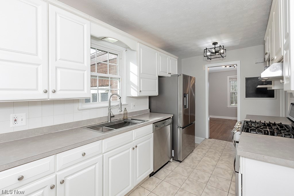 863 Roland Road Cleveland, OH 44124 - Photo 13 of 32