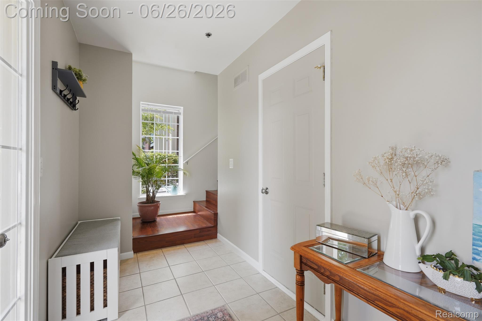 1668 Deepwood Circle Rochester, MI 48307 - Photo 6 of 27 1668 deepwood cir-7.jpg