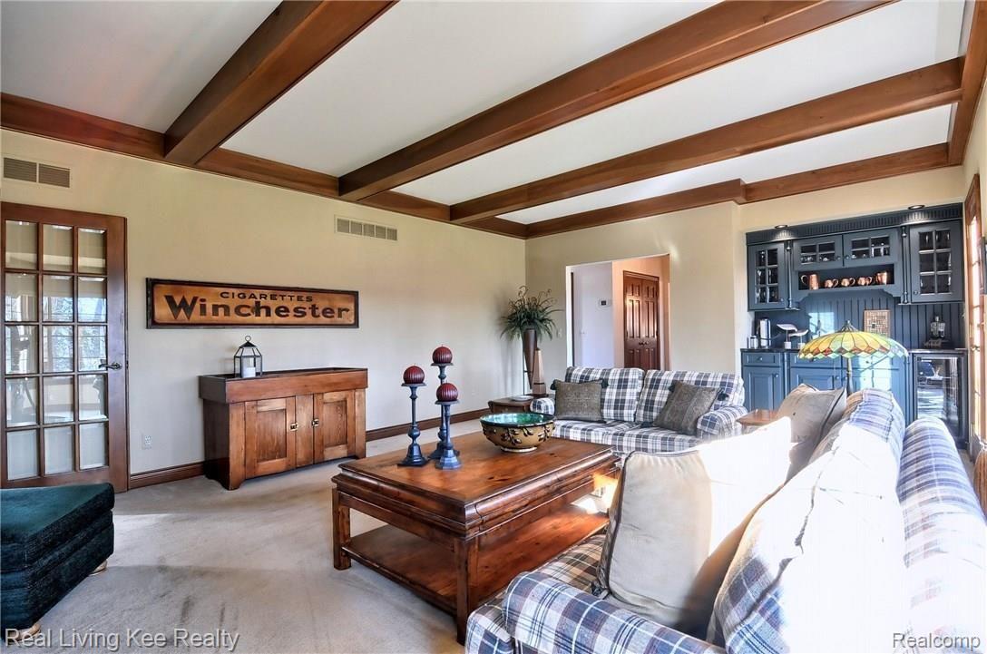 1464 Highpoint Court Rochester, MI 48306 - Photo 14 of 43 Family_Room_2nd_View.jpg