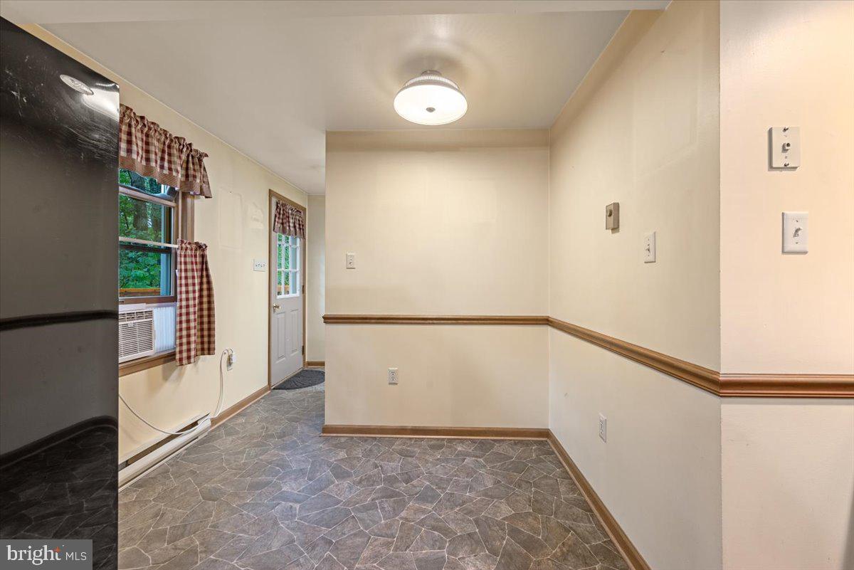 1077 Dicks Hollow Road Winchester, VA 22603 - Photo 10 of 26 Gallery Image 10