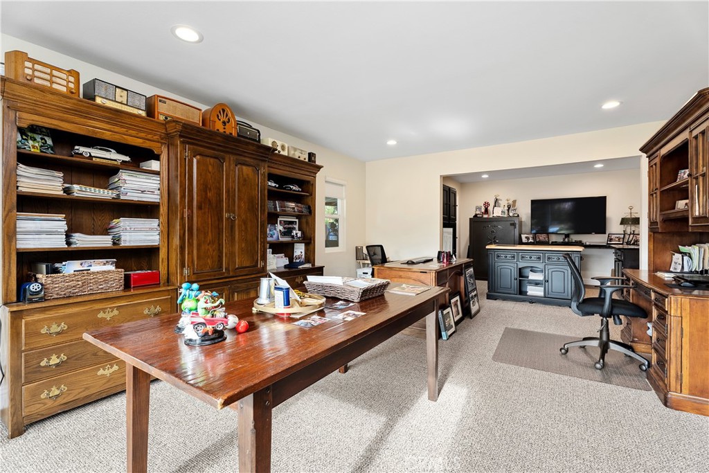 1562 Wyndham Court Road Santa Ana, CA 92705 - Photo 26 of 41