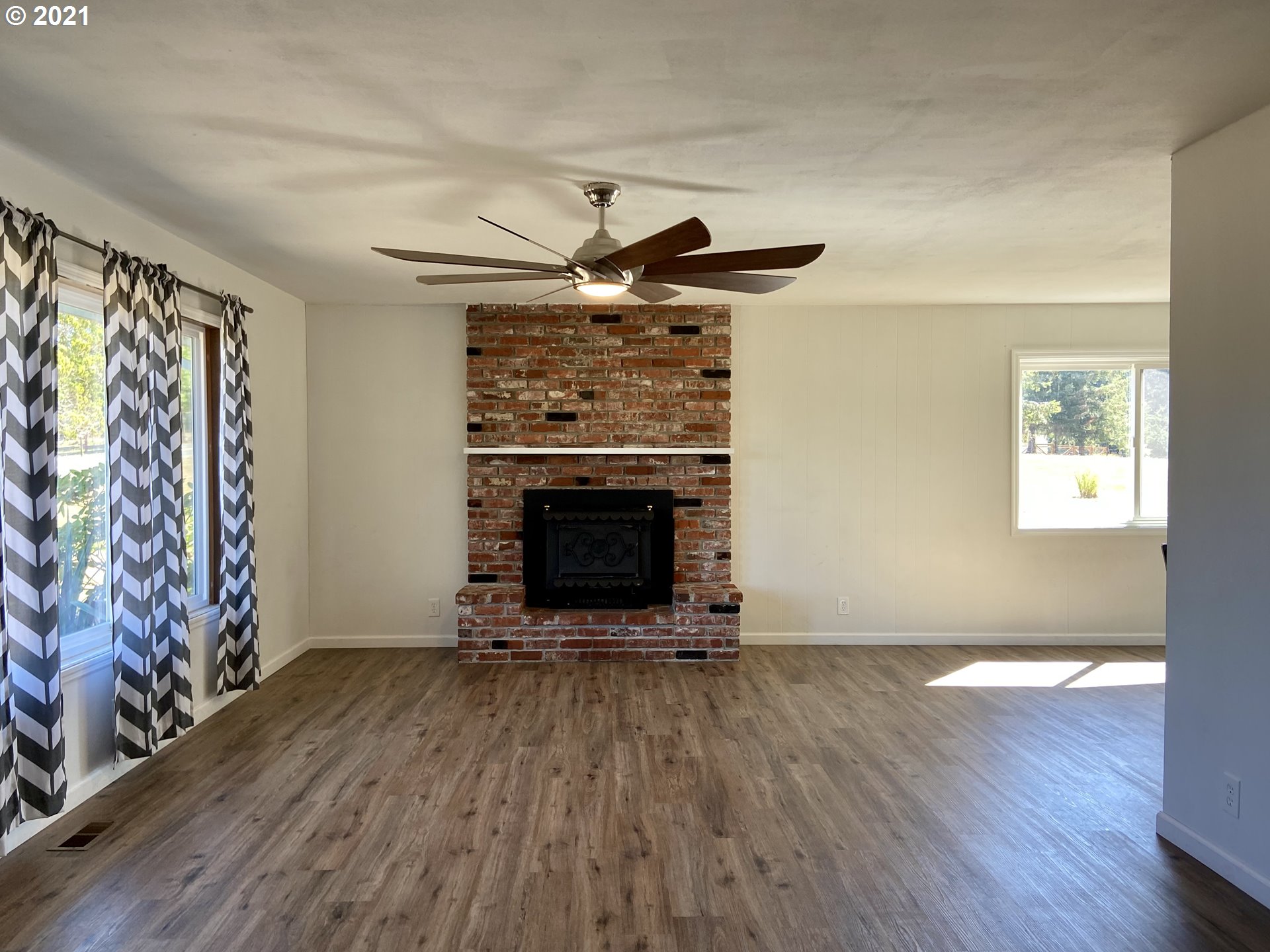 91660 George Hill Road Astoria, OR 97103 - Photo 10 of 32 Fireplace