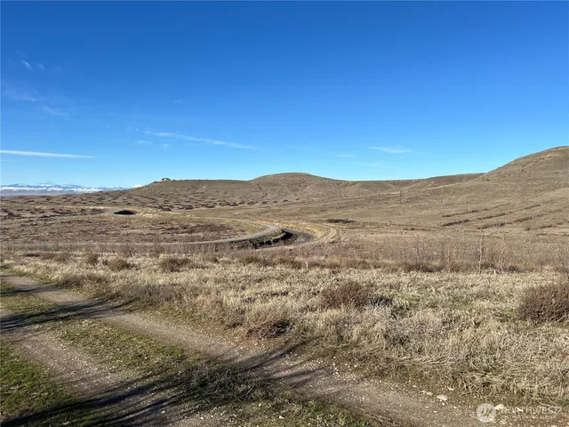 $999,999 | 3231 Lombard Loop Road, Wapato, WA 98951