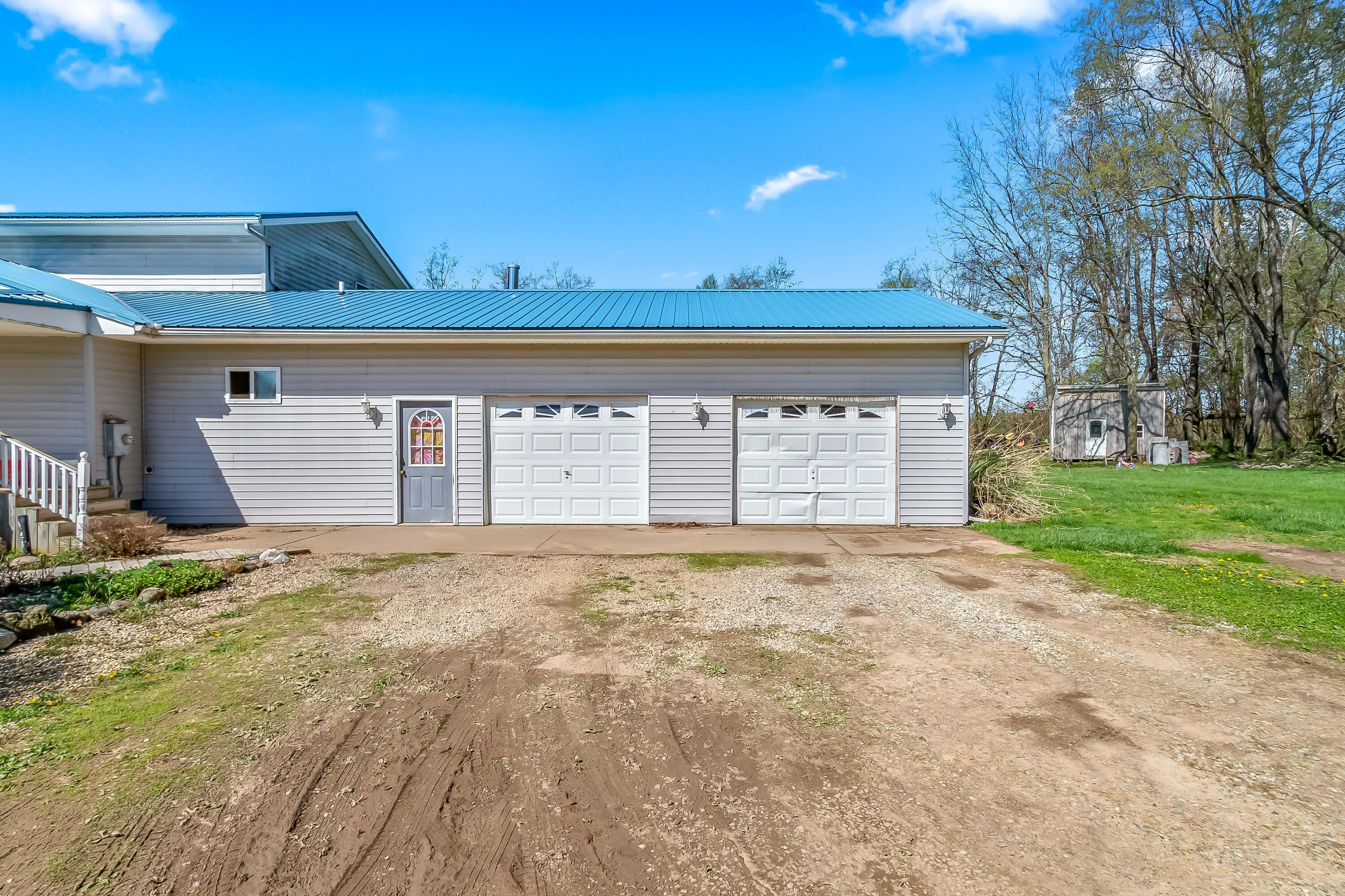 320 Jonesville Road Jonesville, MI 49250 - Photo 27 of 54 garage