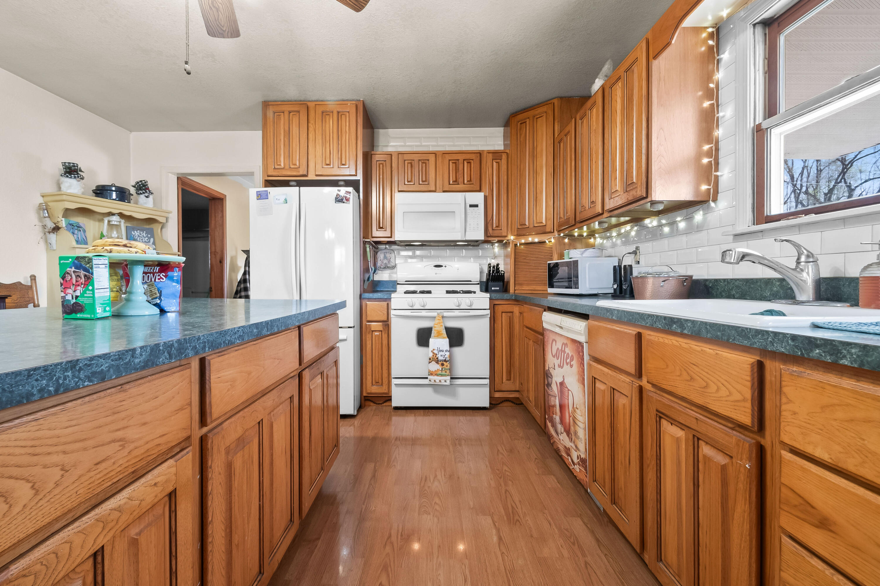 320 Jonesville Road Jonesville, MI 49250 - Photo 37 of 54 kitchen