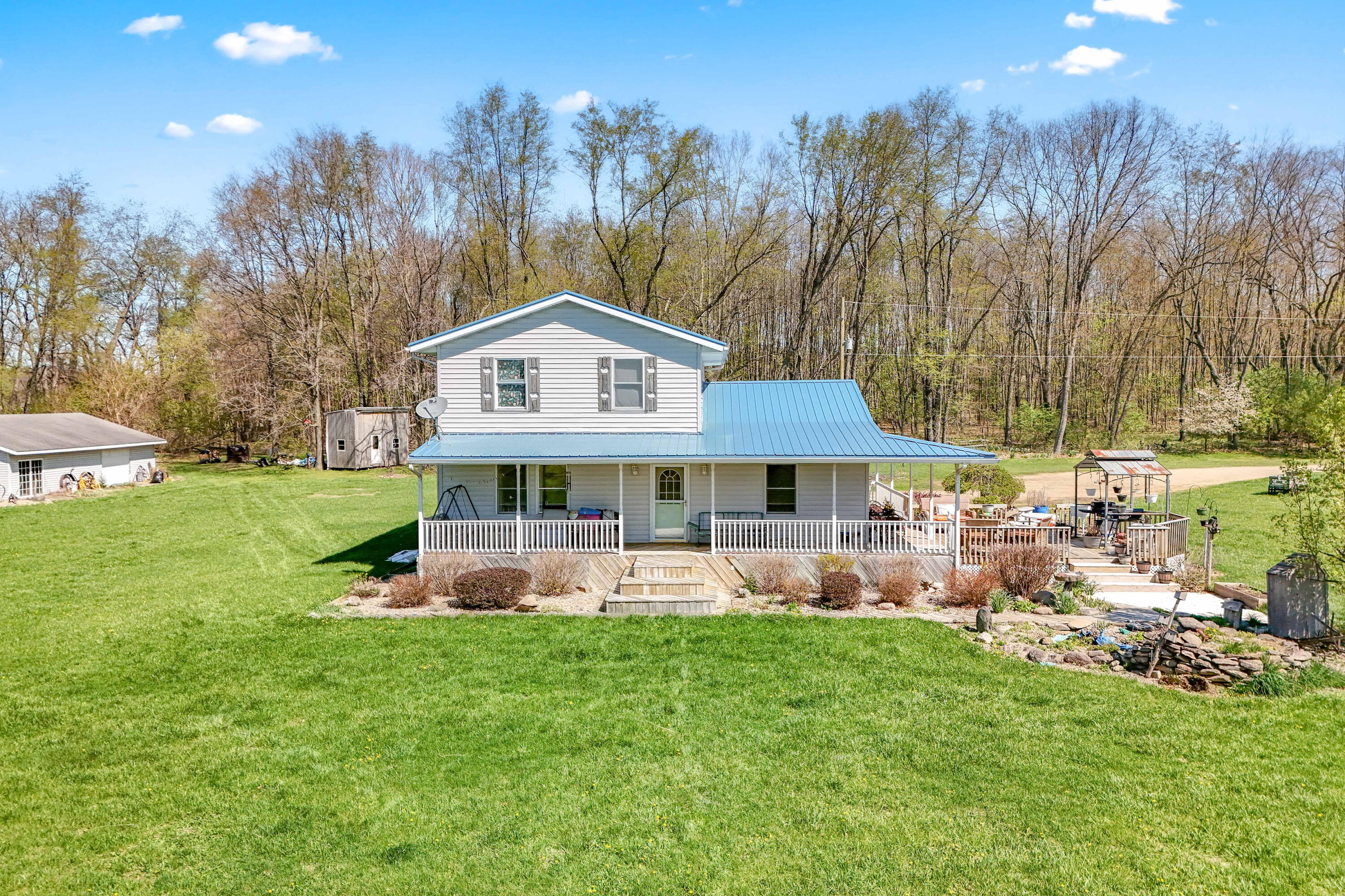 320 Jonesville Road Jonesville, MI 49250 - Photo 4 of 54 front