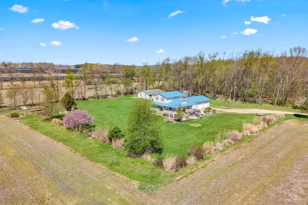 $475,000 | 320 Jonesville Road, Jonesville, MI 49250