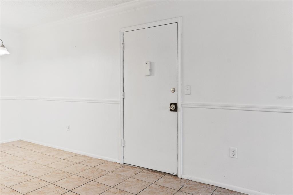 916 Lake Destiny Road, Unit E Altamonte Springs, FL 32714 - Photo 4 of 26 a view of small space