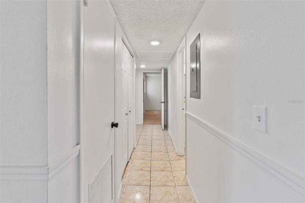 916 Lake Destiny Road, Unit E Altamonte Springs, FL 32714 - Photo 10 of 26 a view of a hallway