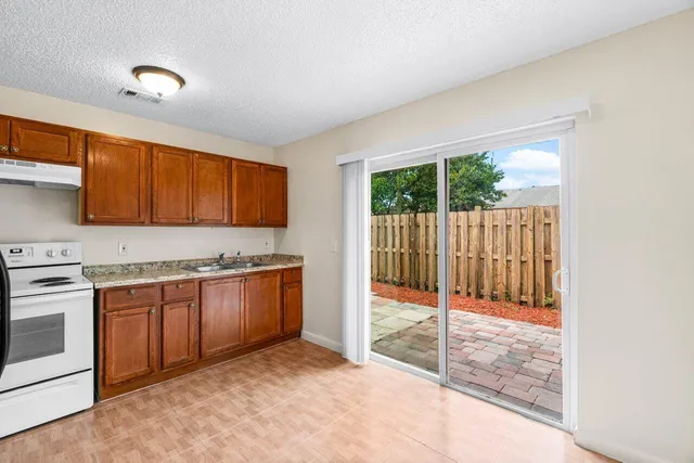 $2,000 | 4787 Gulfstream Road, Lake Worth, FL 33461