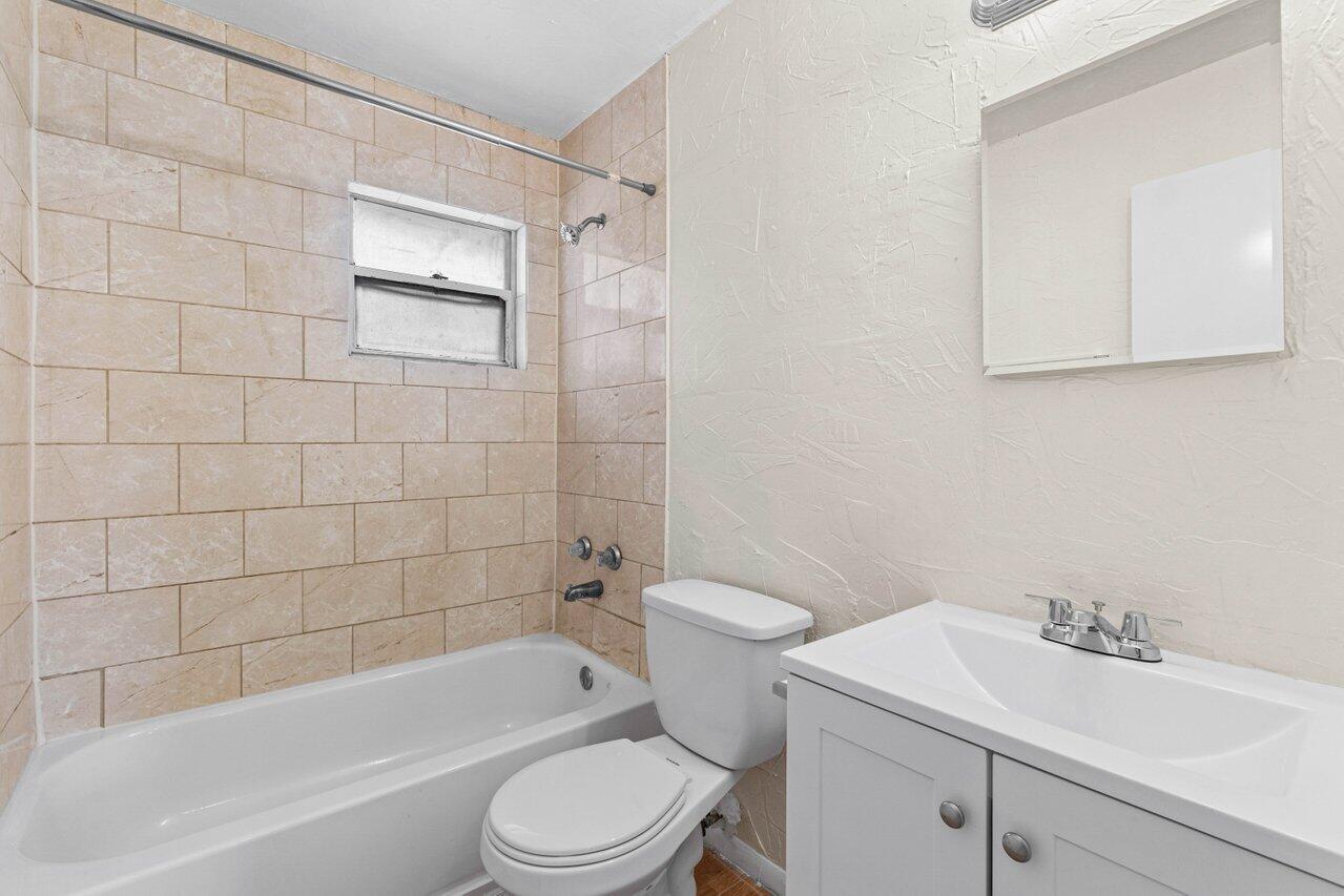 4787 Gulfstream Road Lake Worth, FL 33461 - Photo 13 of 19 013-4787GulfstreamRoad-LakeWorthBeach-FL