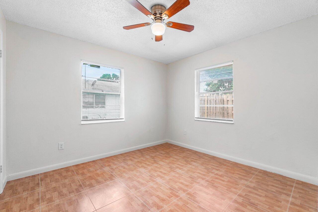 4787 Gulfstream Road Lake Worth, FL 33461 - Photo 14 of 19 014-4787GulfstreamRoad-LakeWorthBeach-FL