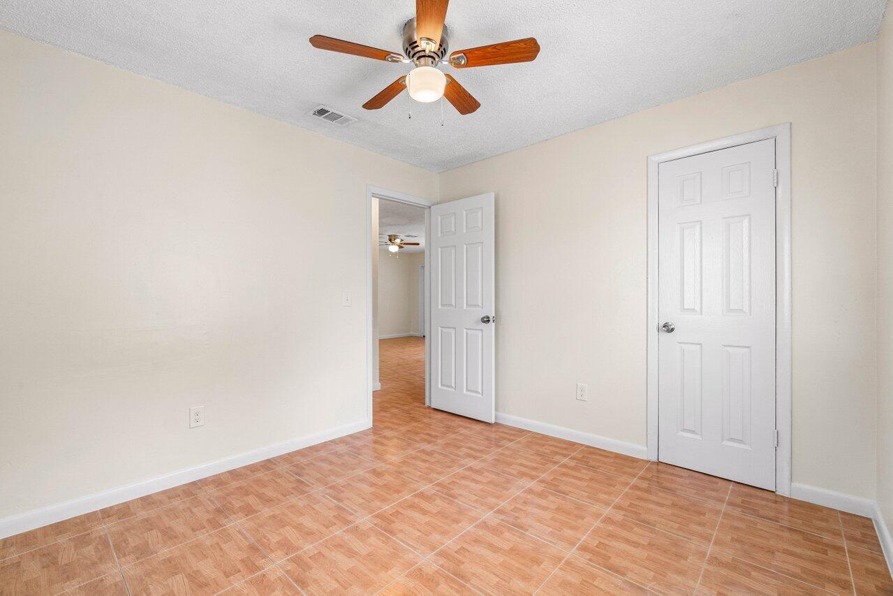 4787 Gulfstream Road Lake Worth, FL 33461 - Photo 15 of 19 015-4787GulfstreamRoad-LakeWorthBeach-FL