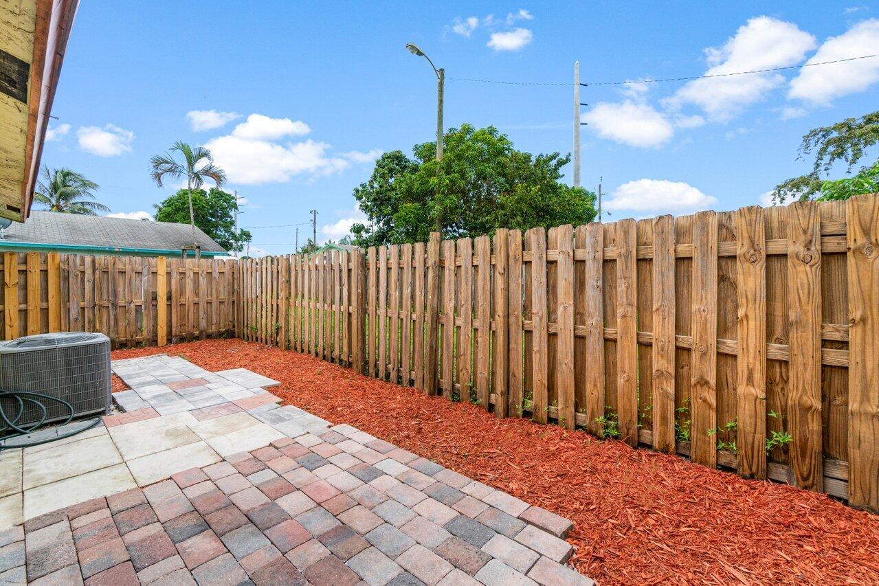 4787 Gulfstream Road Lake Worth, FL 33461 - Photo 17 of 19 017-4787GulfstreamRoad-LakeWorthBeach-FL