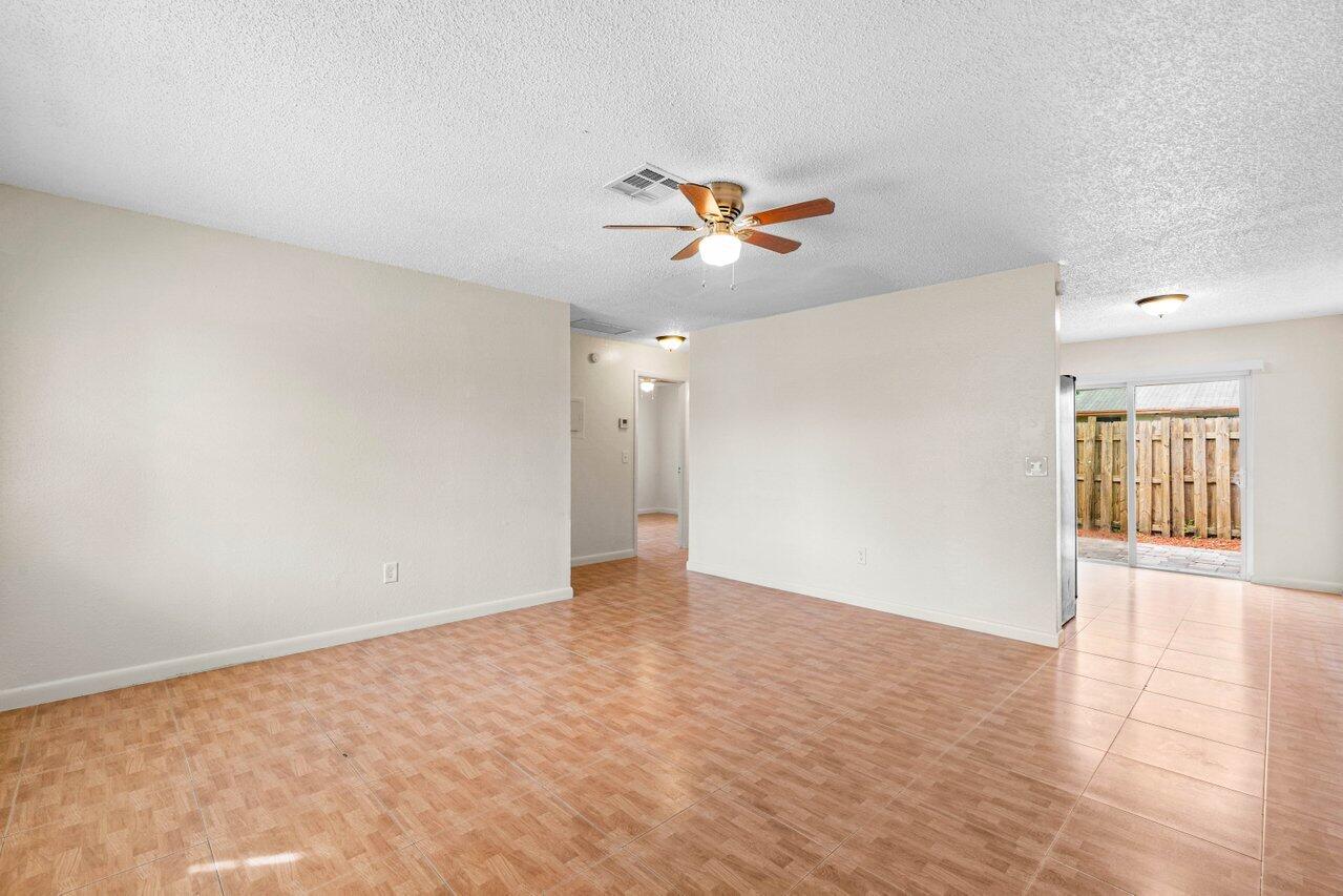 4787 Gulfstream Road Lake Worth, FL 33461 - Photo 5 of 19 005-4787GulfstreamRoad-LakeWorthBeach-FL