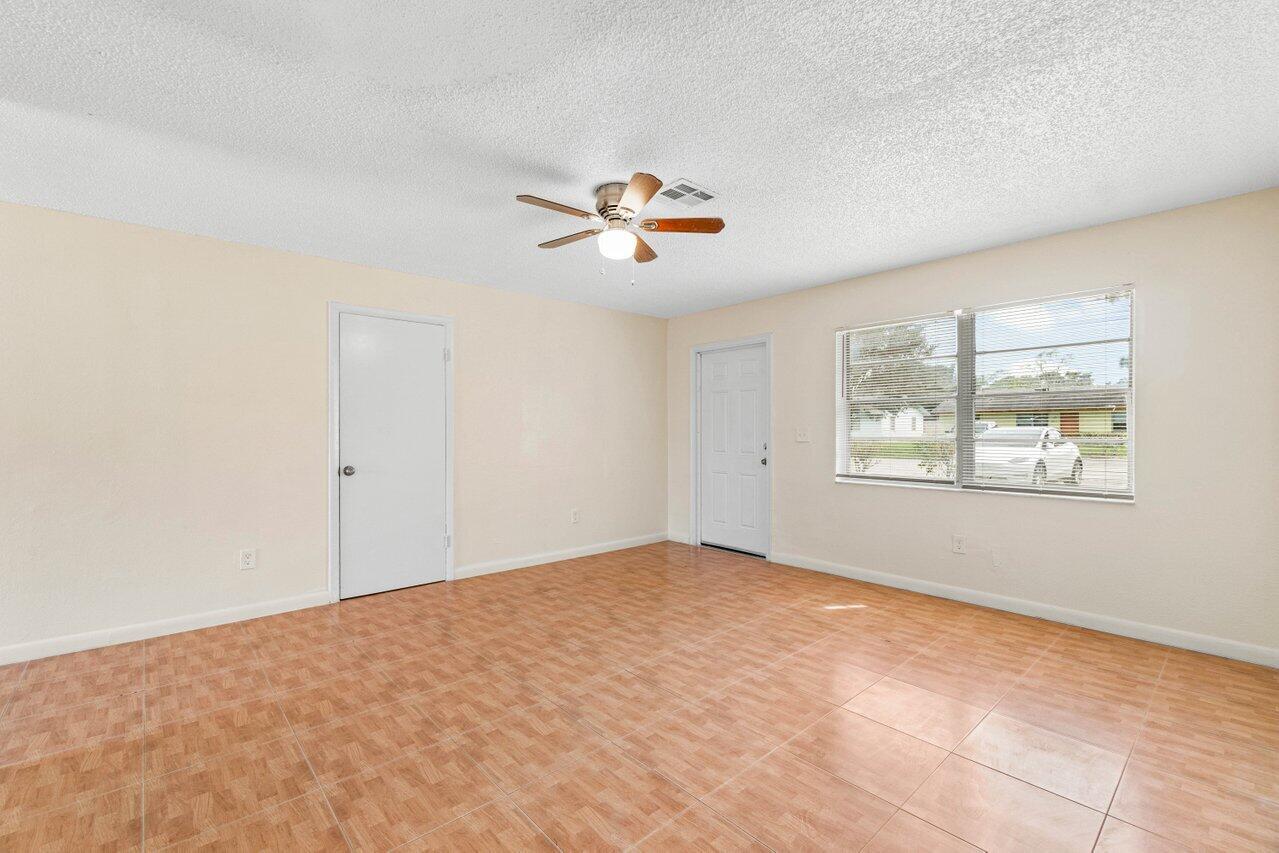 4787 Gulfstream Road Lake Worth, FL 33461 - Photo 7 of 19 007-4787GulfstreamRoad-LakeWorthBeach-FL