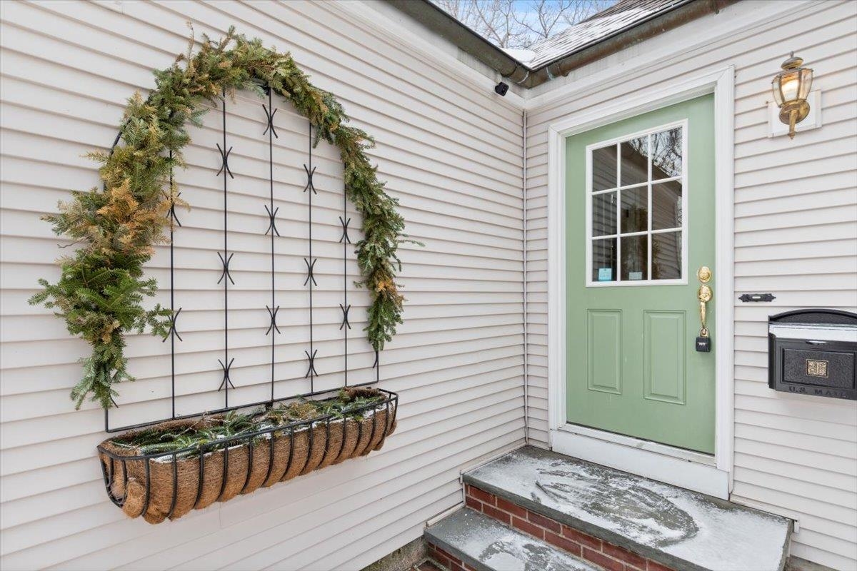 358 Elm Street Bennington, VT 05201 - Photo 3 of 39 Gallery Image 3