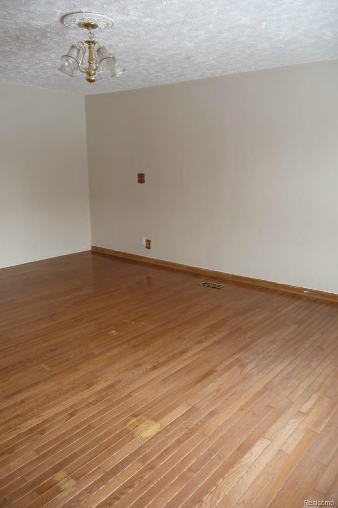 26751 Ford Road Dearborn Heights, MI 48127 - Photo 24 of 45 Master bedroom 1.jpg