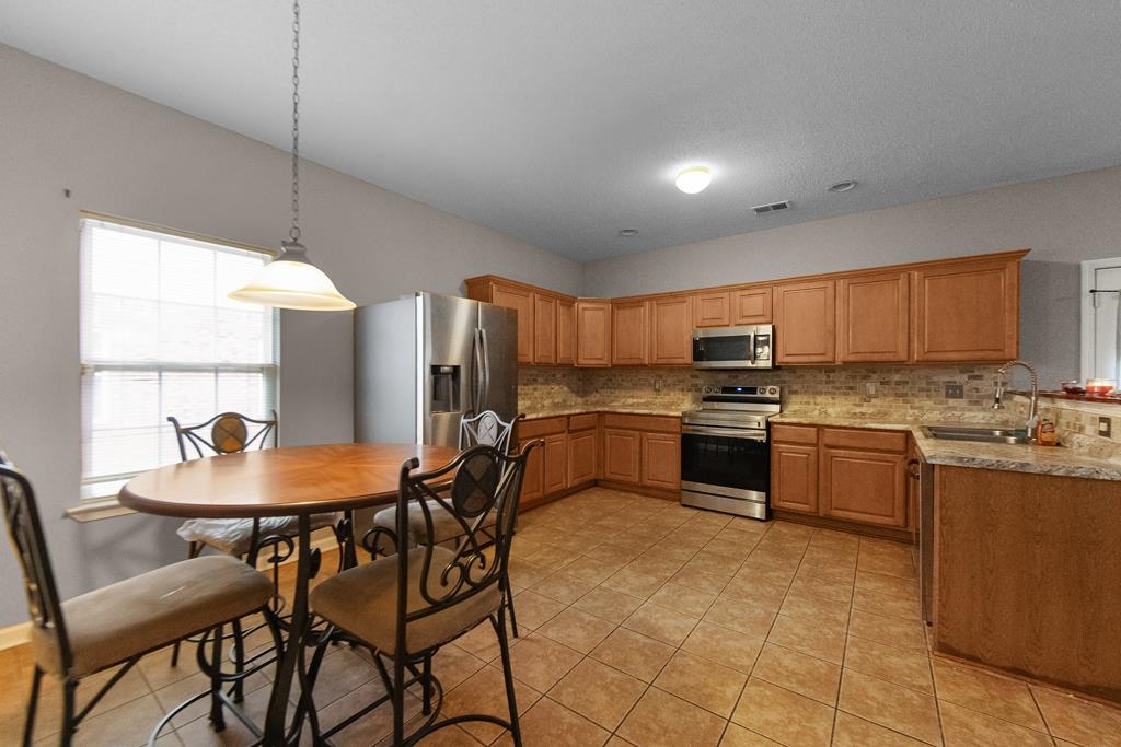 885 Ruby Creek Cove Memphis, TN 38109 - Photo 11 of 25 a kitchen with stainless steel appliances kitchen island granite countertop a sink and a stove
